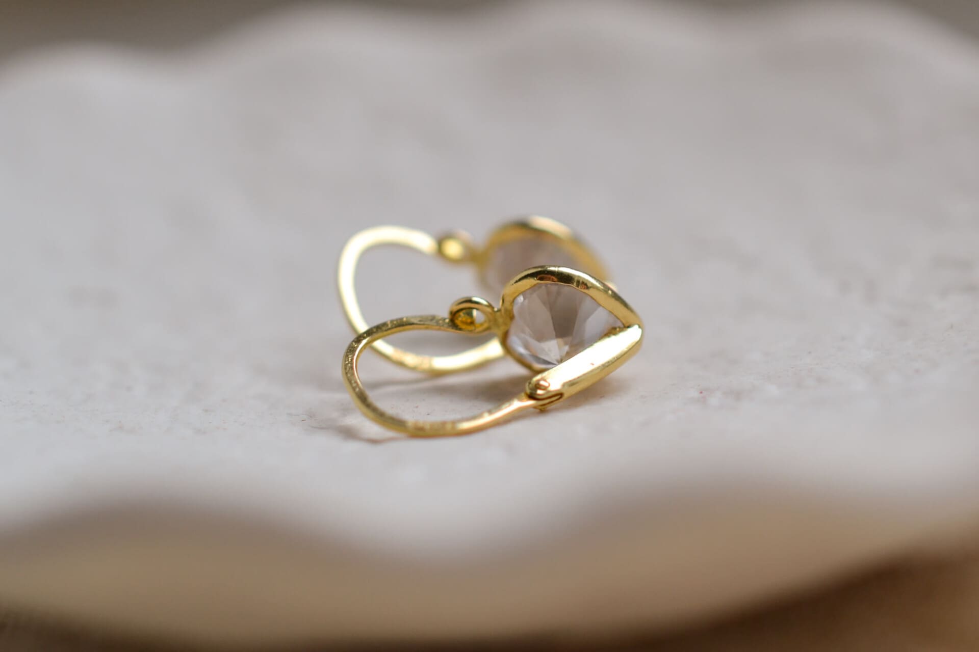 Dormeuses coeur pierres blanches