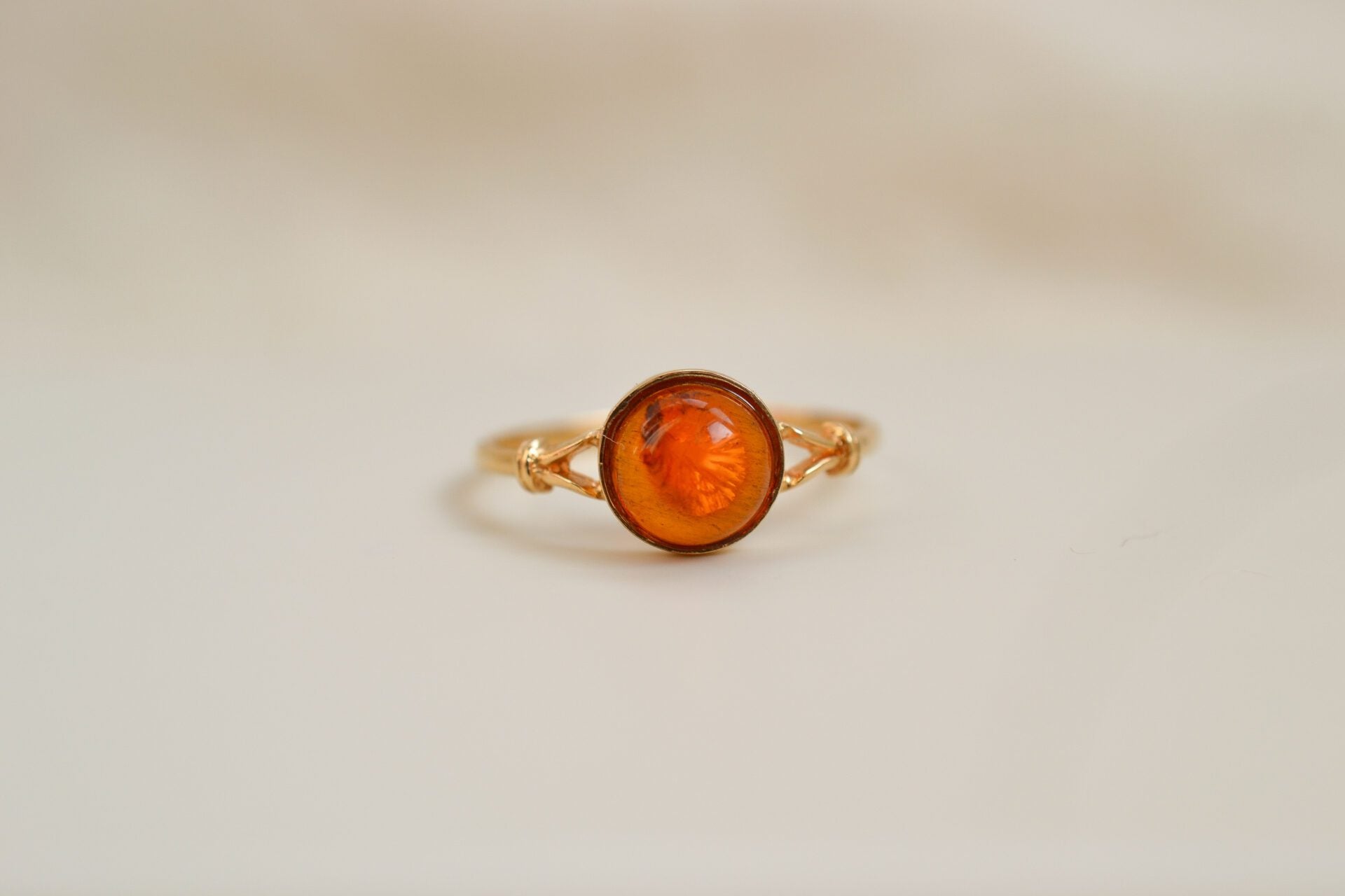 Bague Solitaire cabochon Ambre