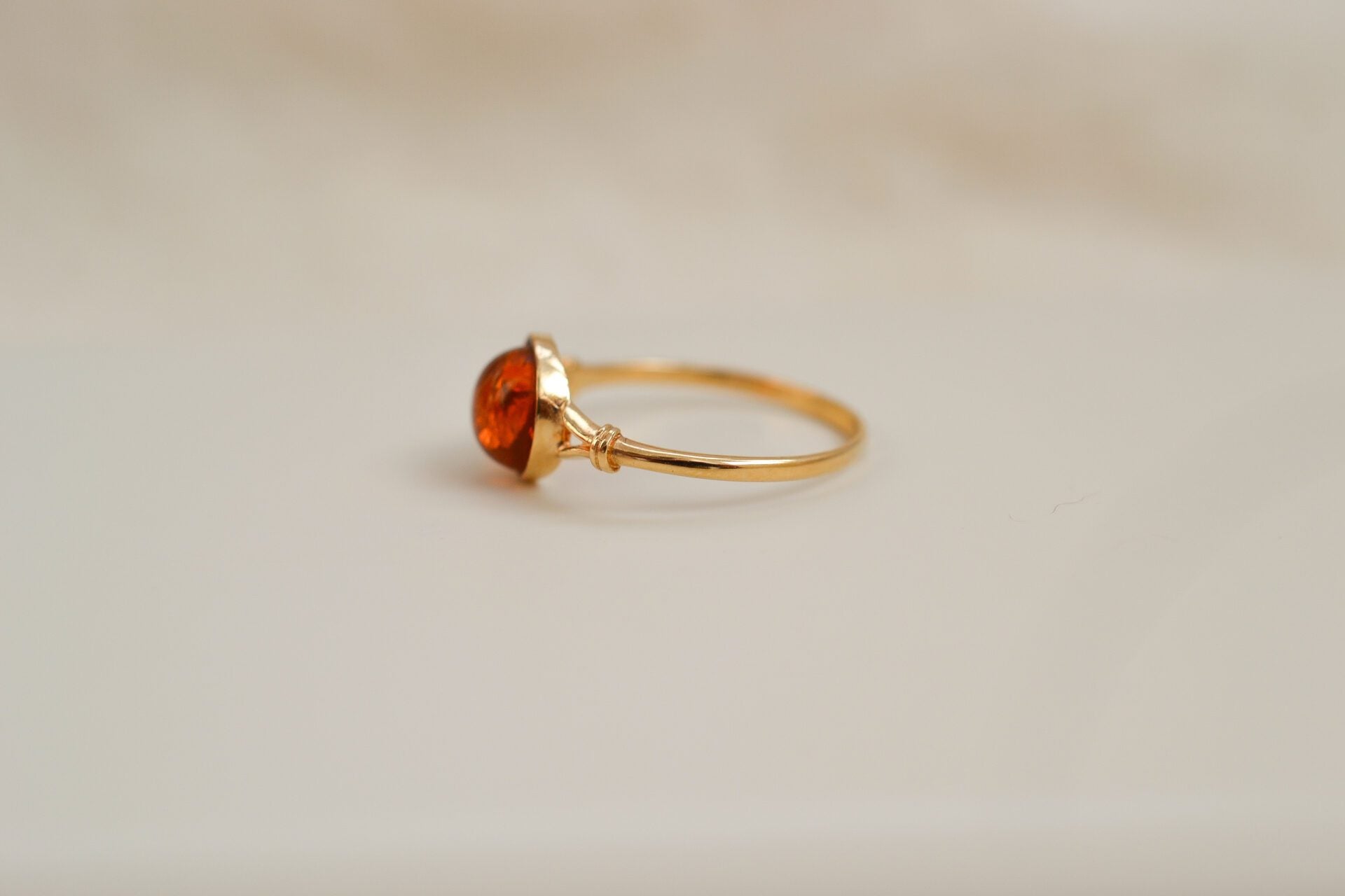 Bague Solitaire cabochon Ambre