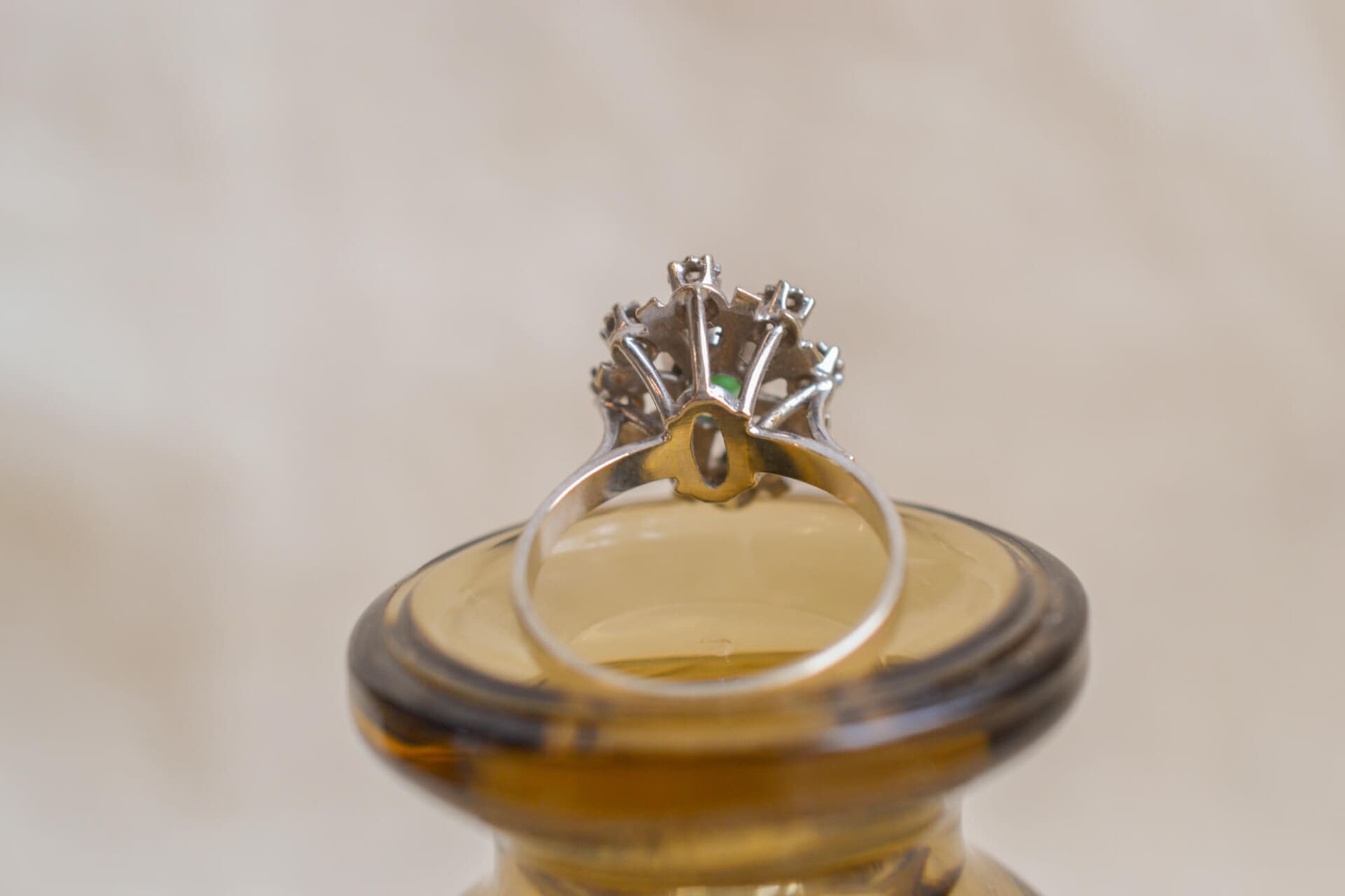 Marguerite Or blanc Émeraude et Diamants