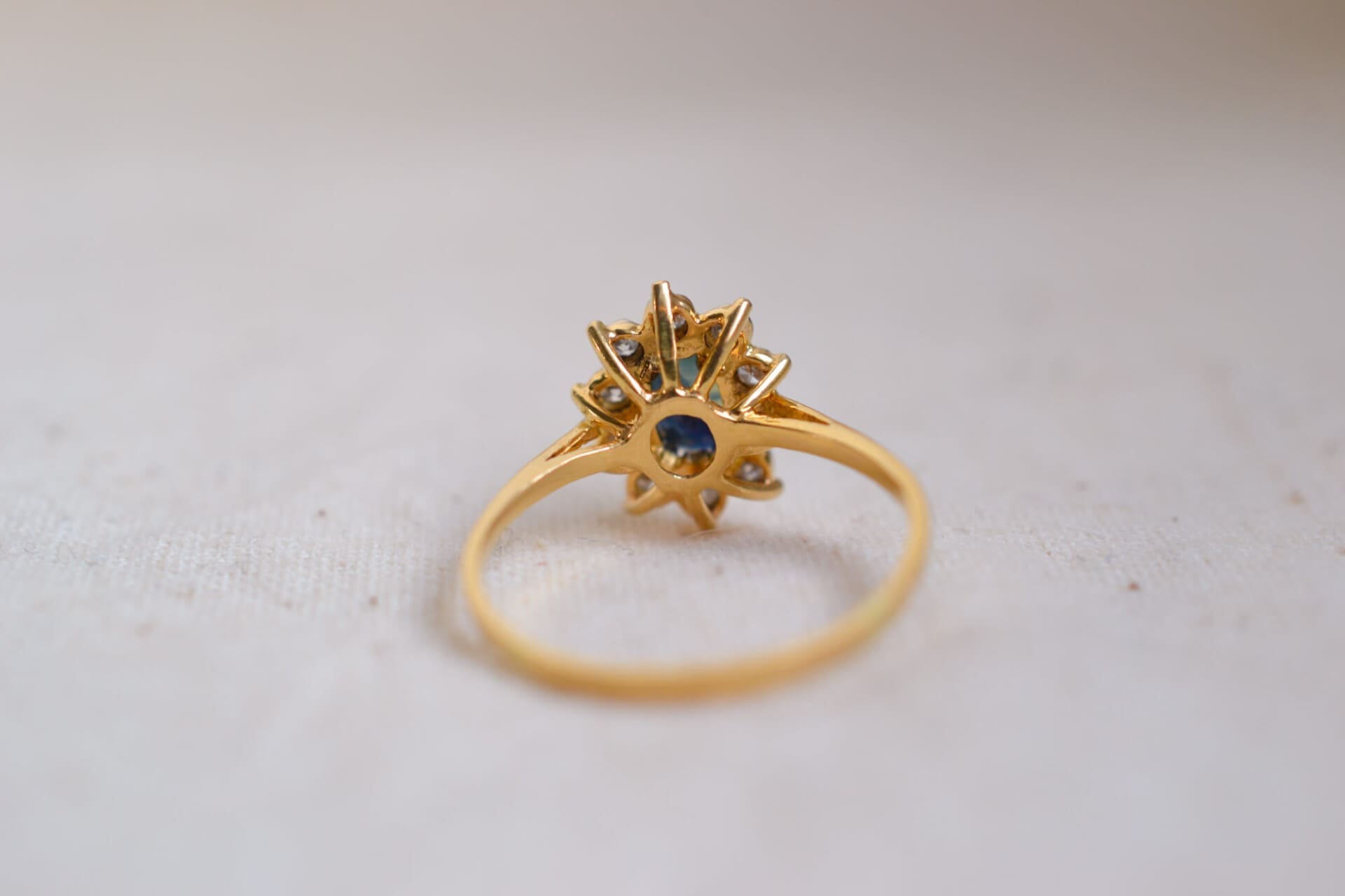 Marguerite ovale Saphir et Diamants