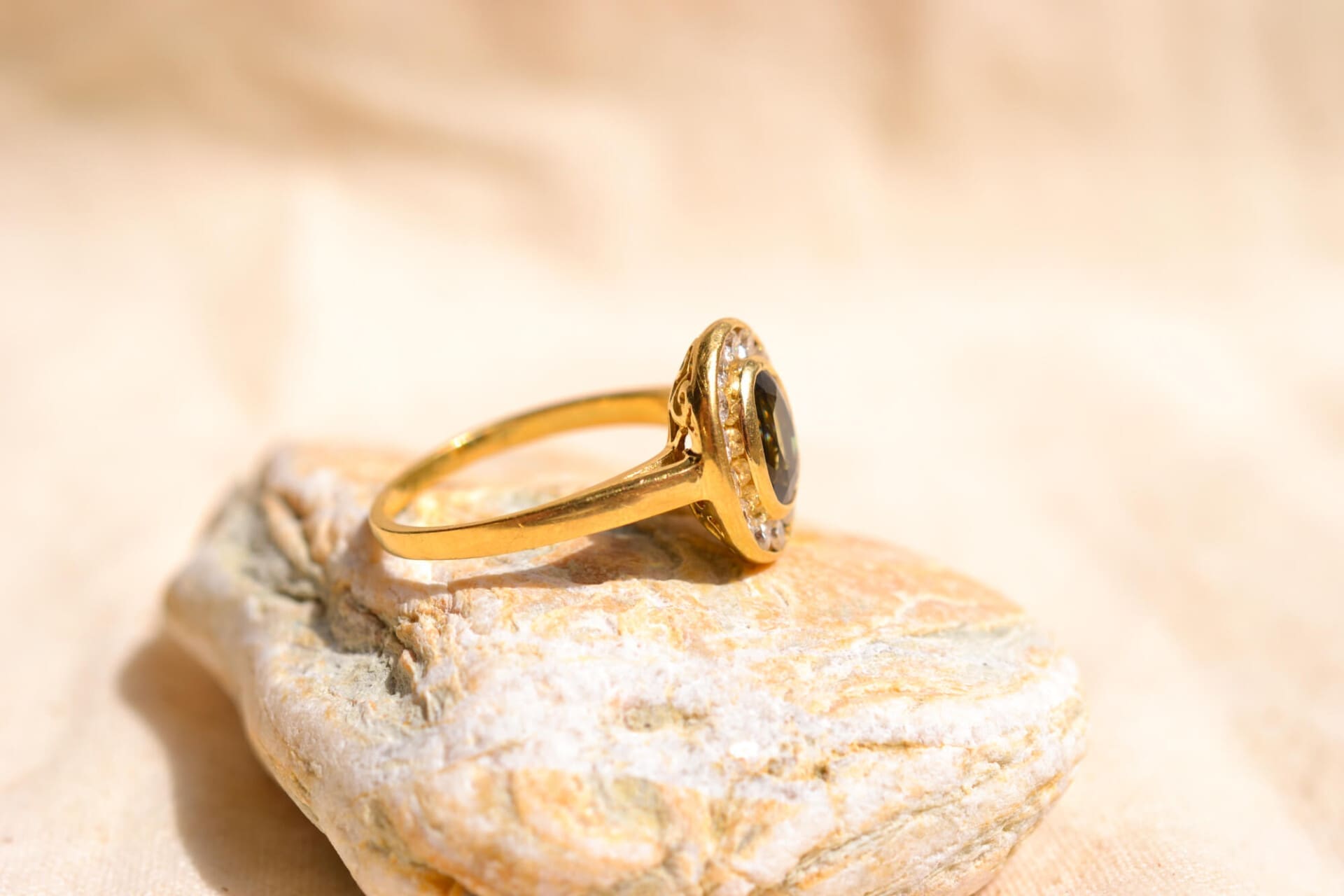 Marguerite ovale Saphir et Diamants