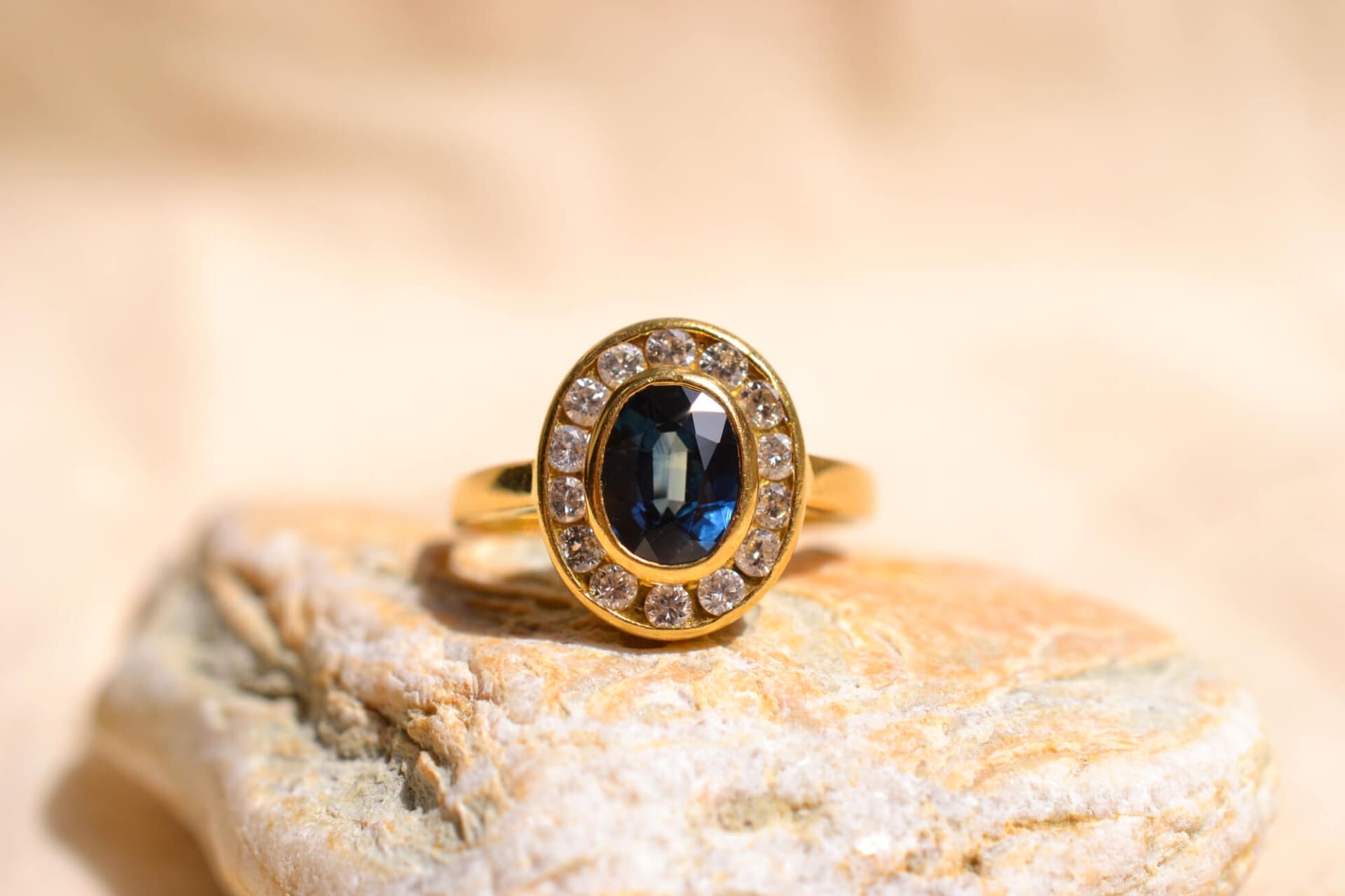 Marguerite ovale Saphir et Diamants