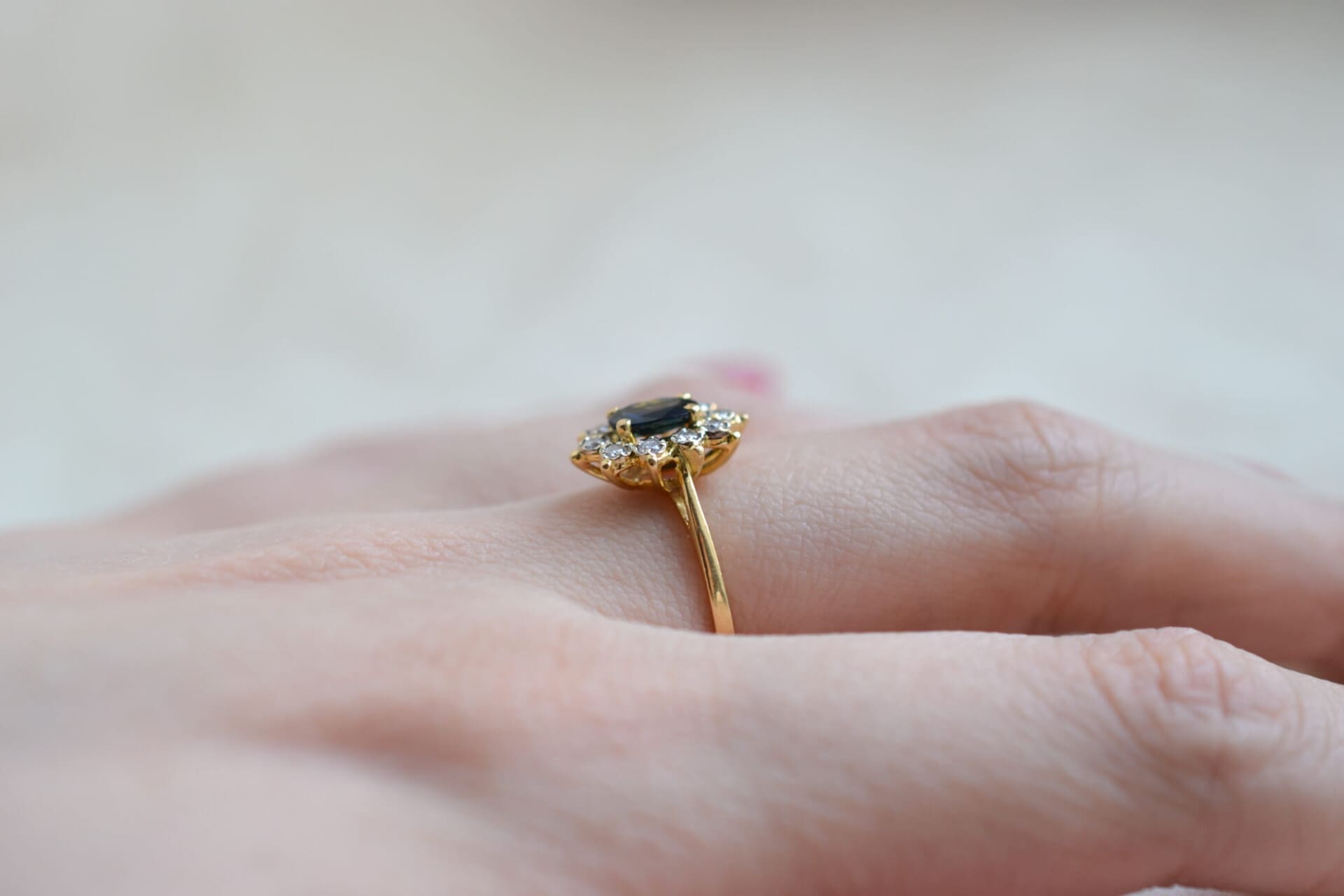 Marguerite ovale Saphir et Diamants