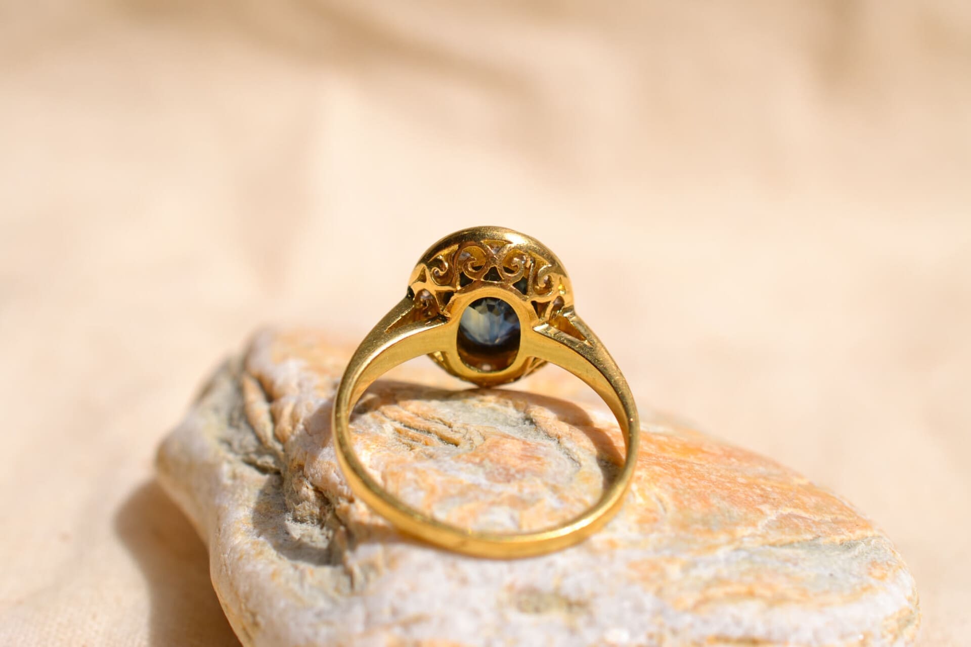 Marguerite ovale Saphir et Diamants