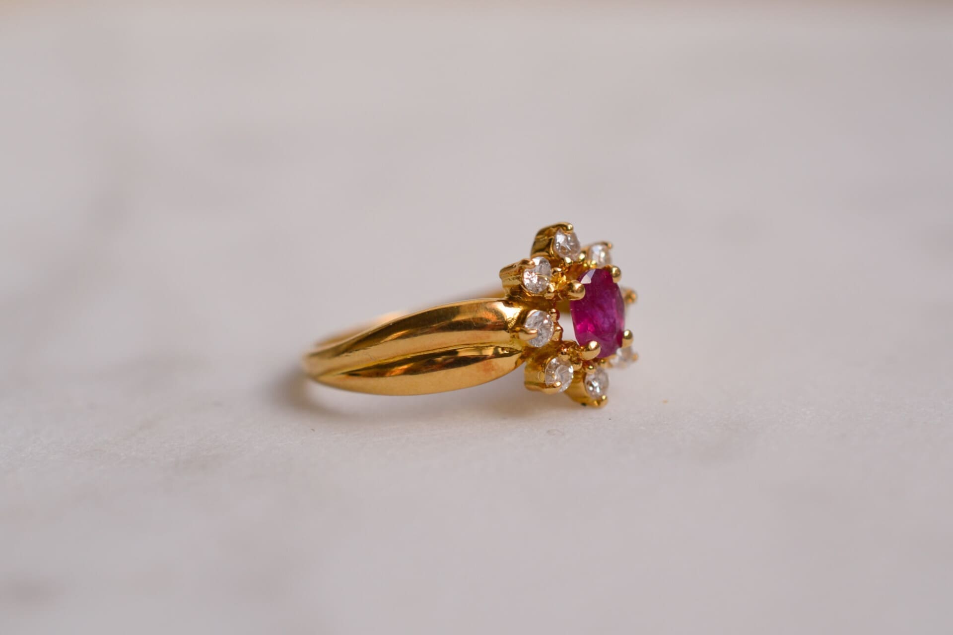 Marguerite Rubis synthétique et Diamants