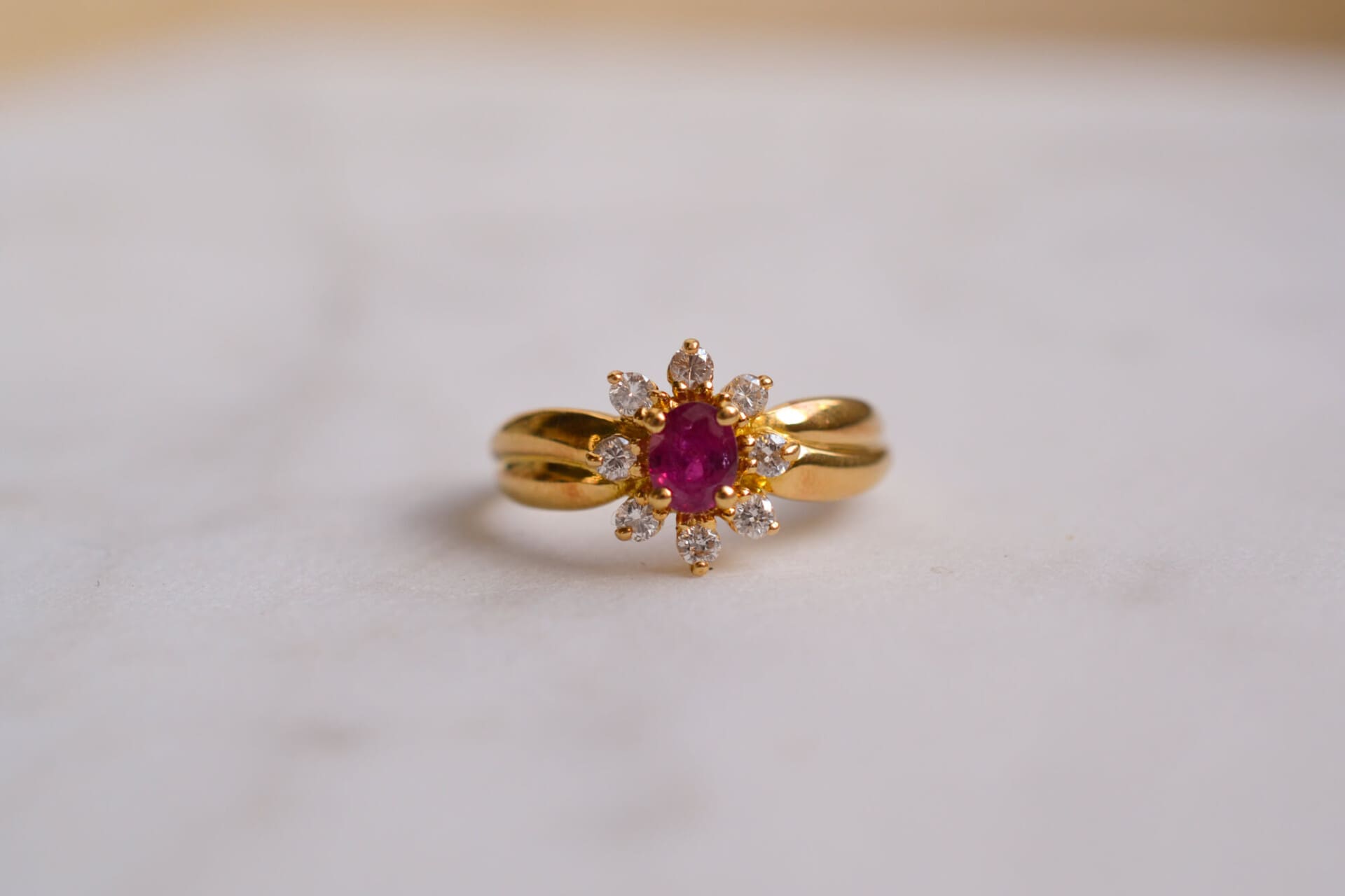 Marguerite Rubis synthétique et Diamants