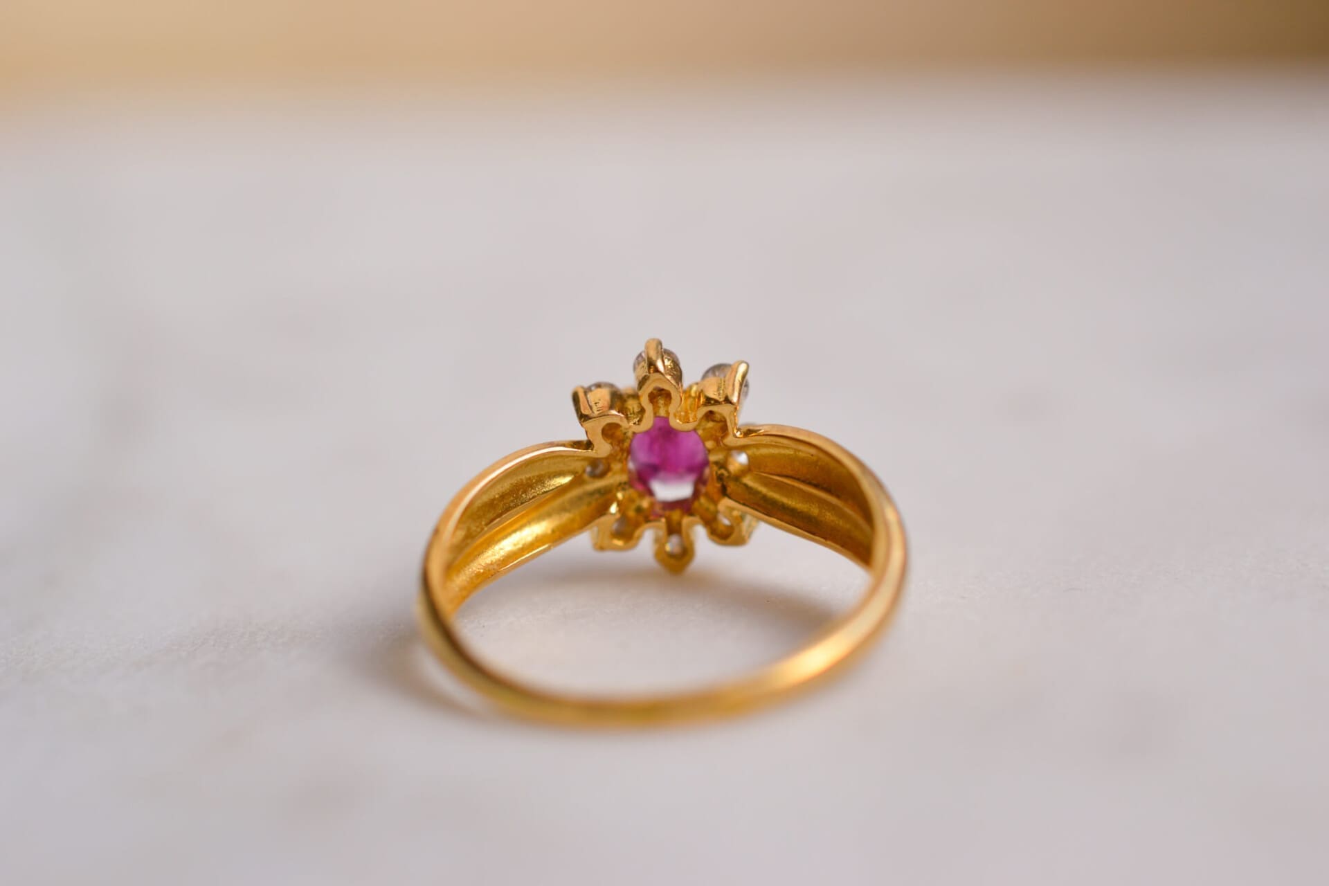 Marguerite Rubis synthétique et Diamants