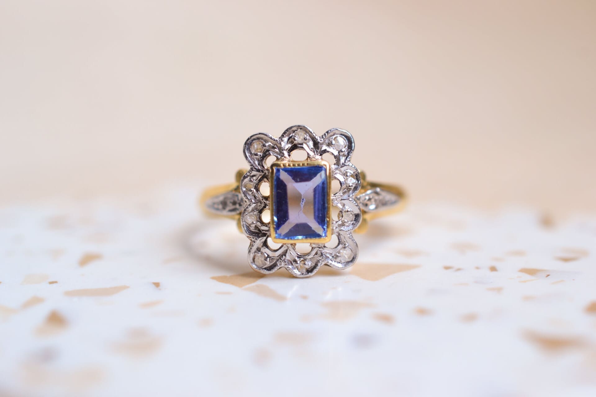 Marguerite rectangulaire Tanzanite et Diamants