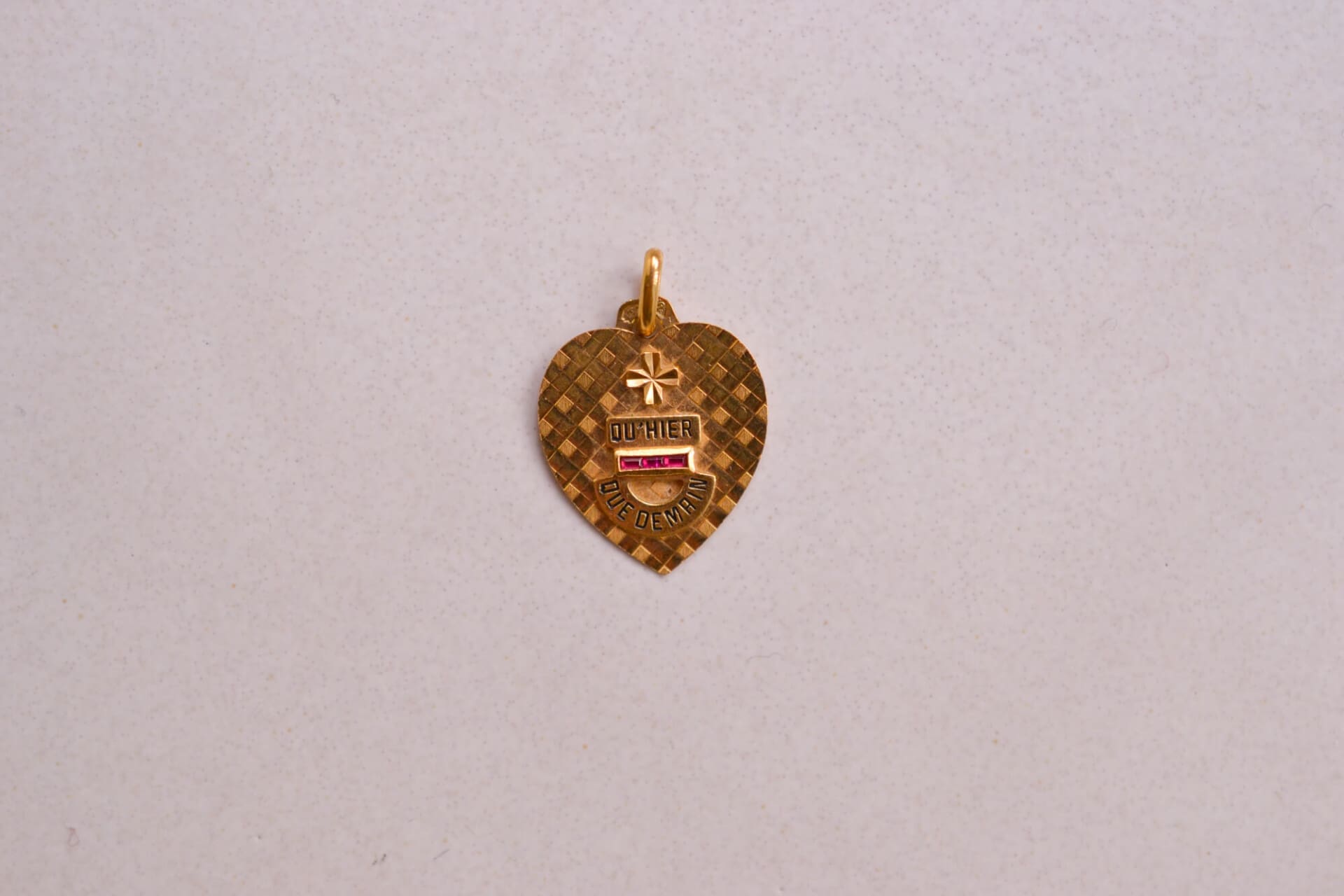 Médaille coeur Augis décor damier