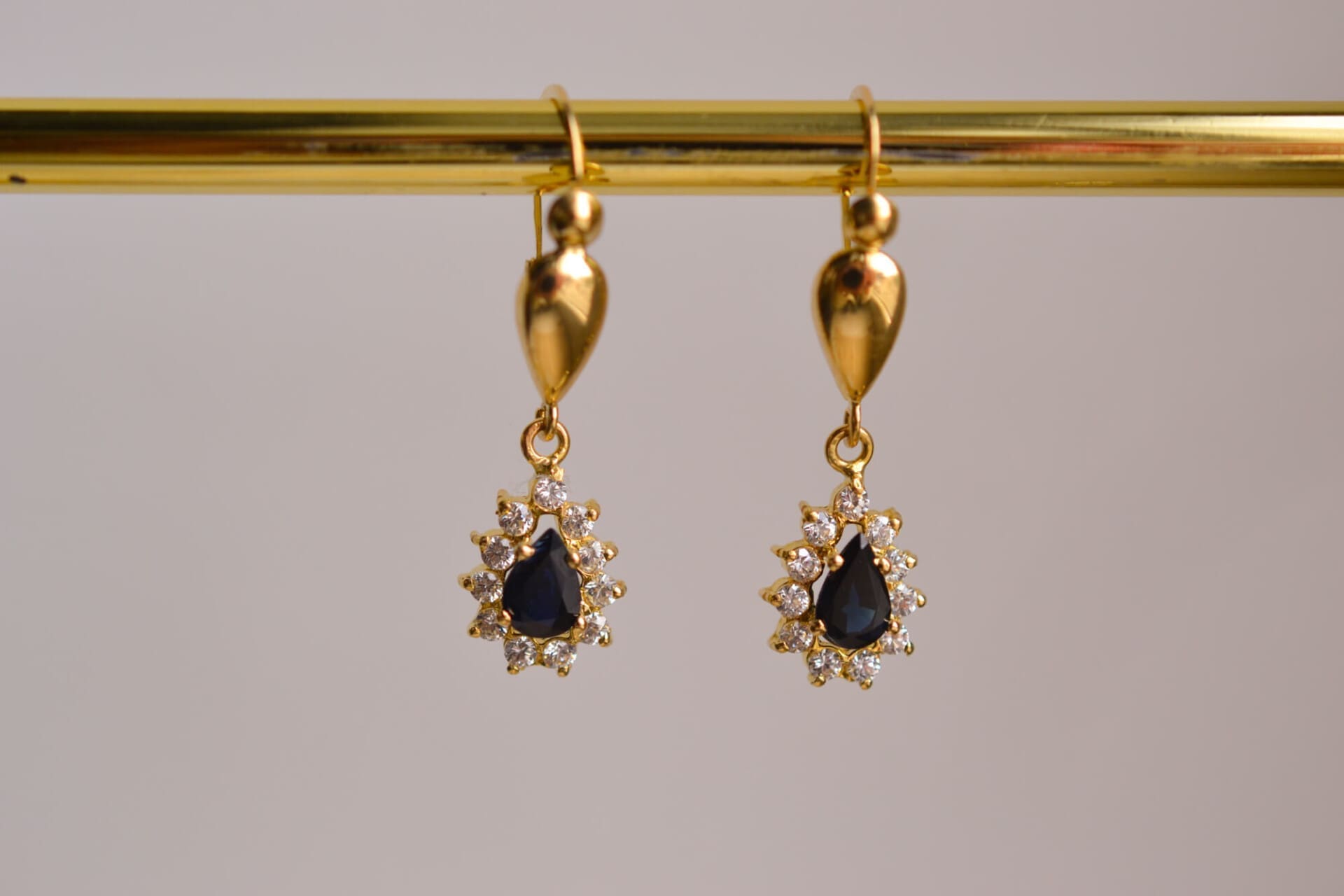 Pendants d'oreilles Marguerite Saphir et Oxydes