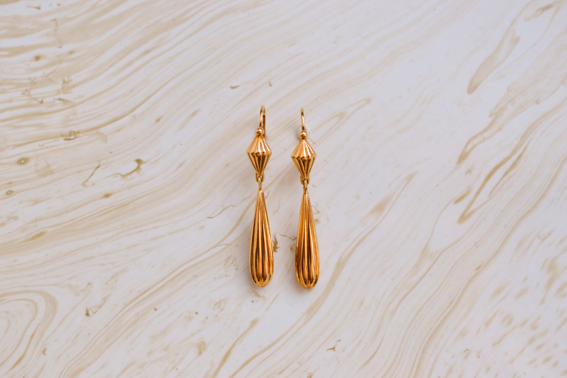 Pendants d'oreilles style fileuses