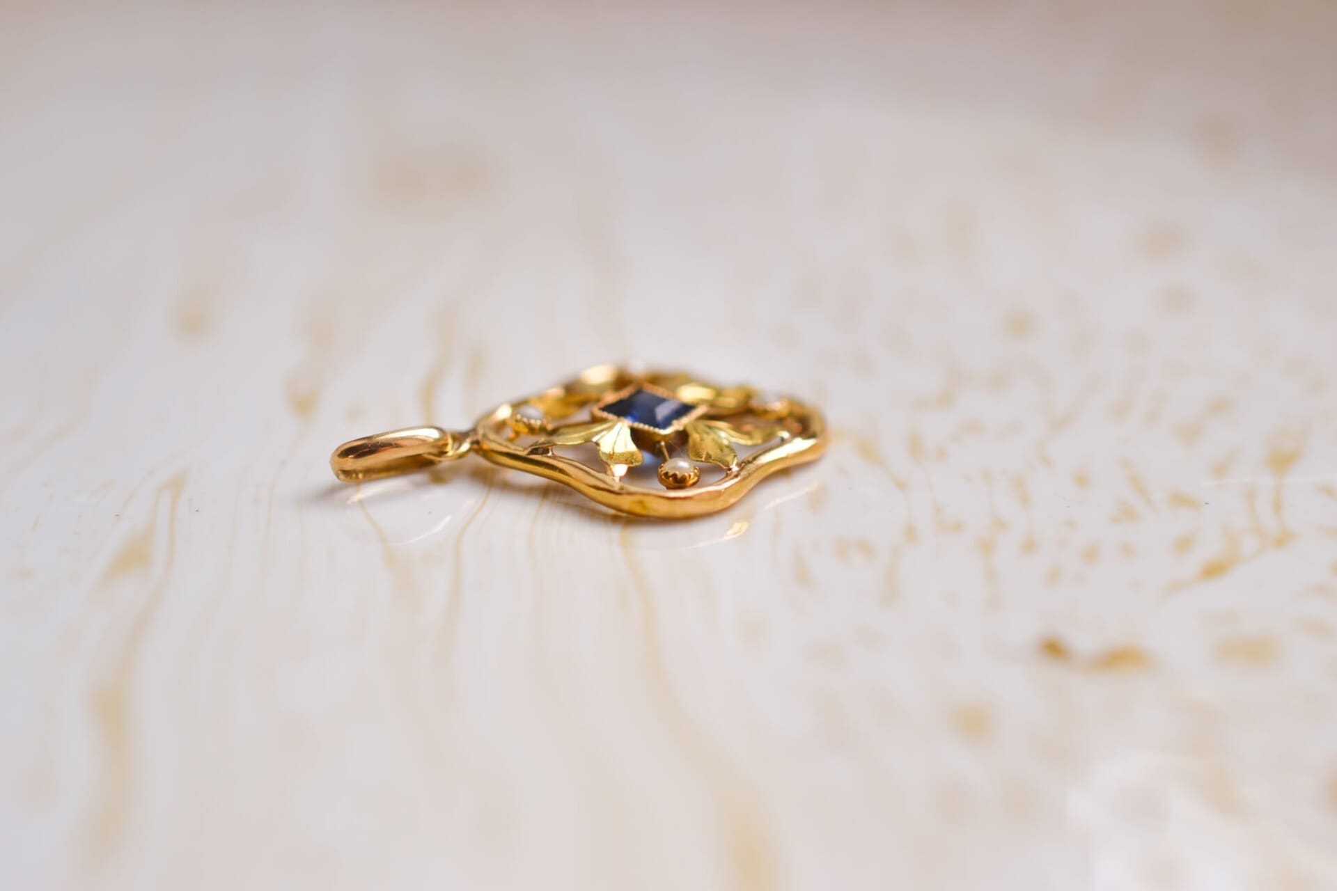 Pendentif Art Nouveau pierre bleue et Perles