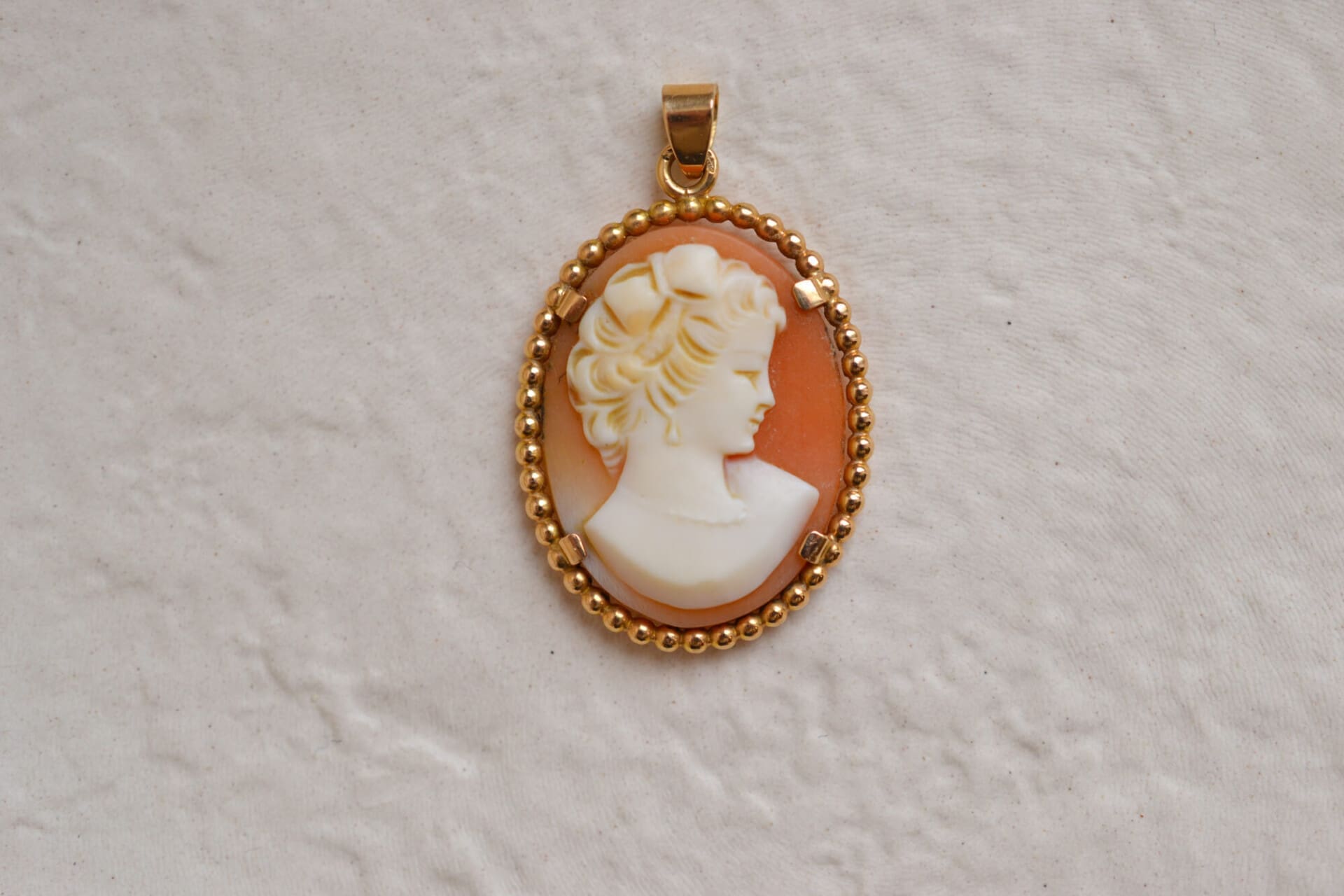 Pendentif Camée décor perlé