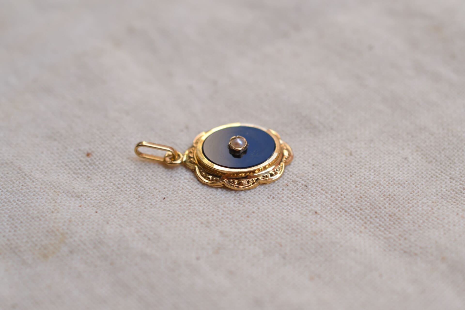 Pendentif Onyx oval motif dentelle