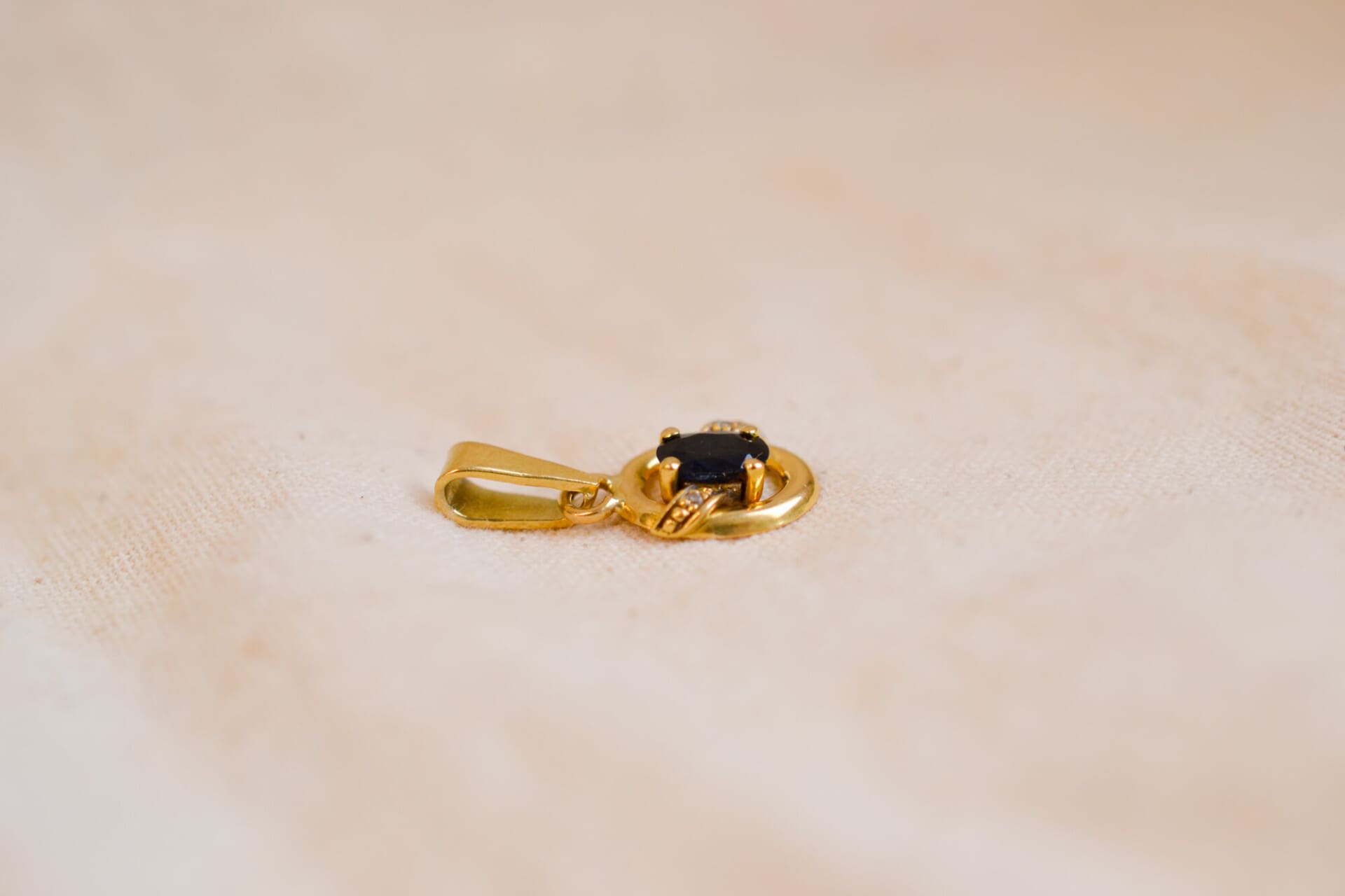 Pendentif oval Saphir et Diamants