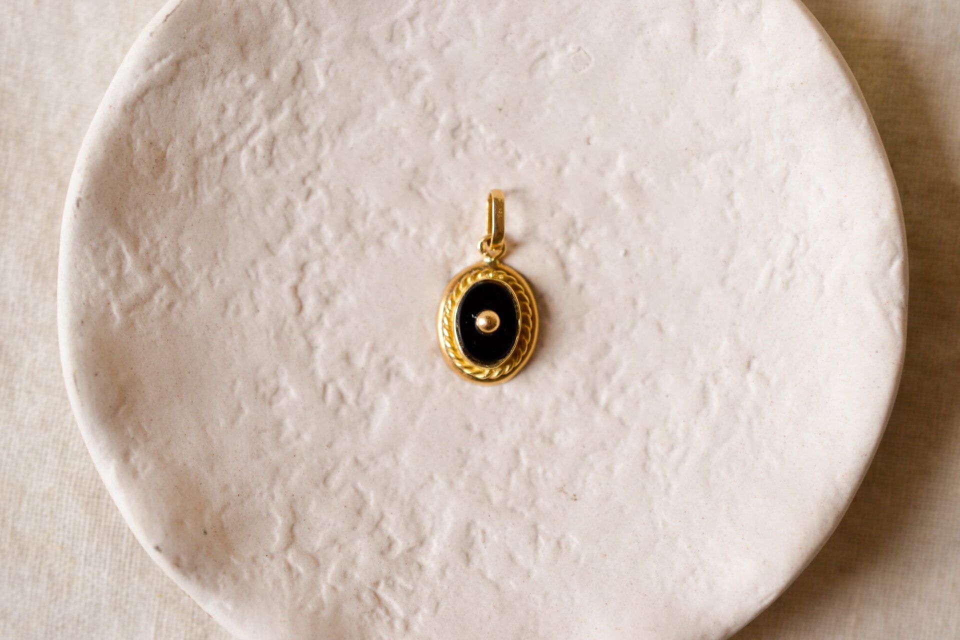 Pendentif Onyx décor torsadé