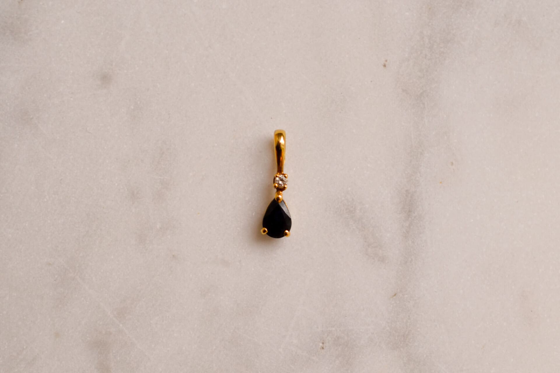Pendentif Saphir taille poire et Diamant