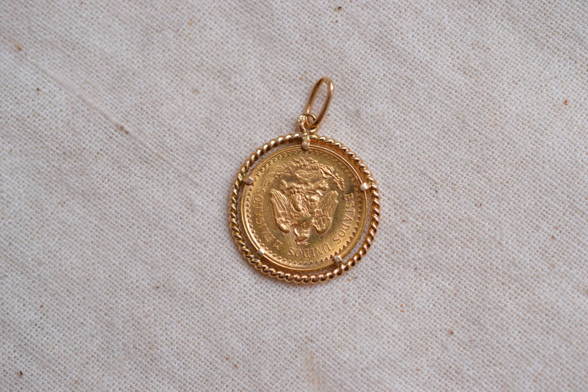 Pendentif peso mexicain