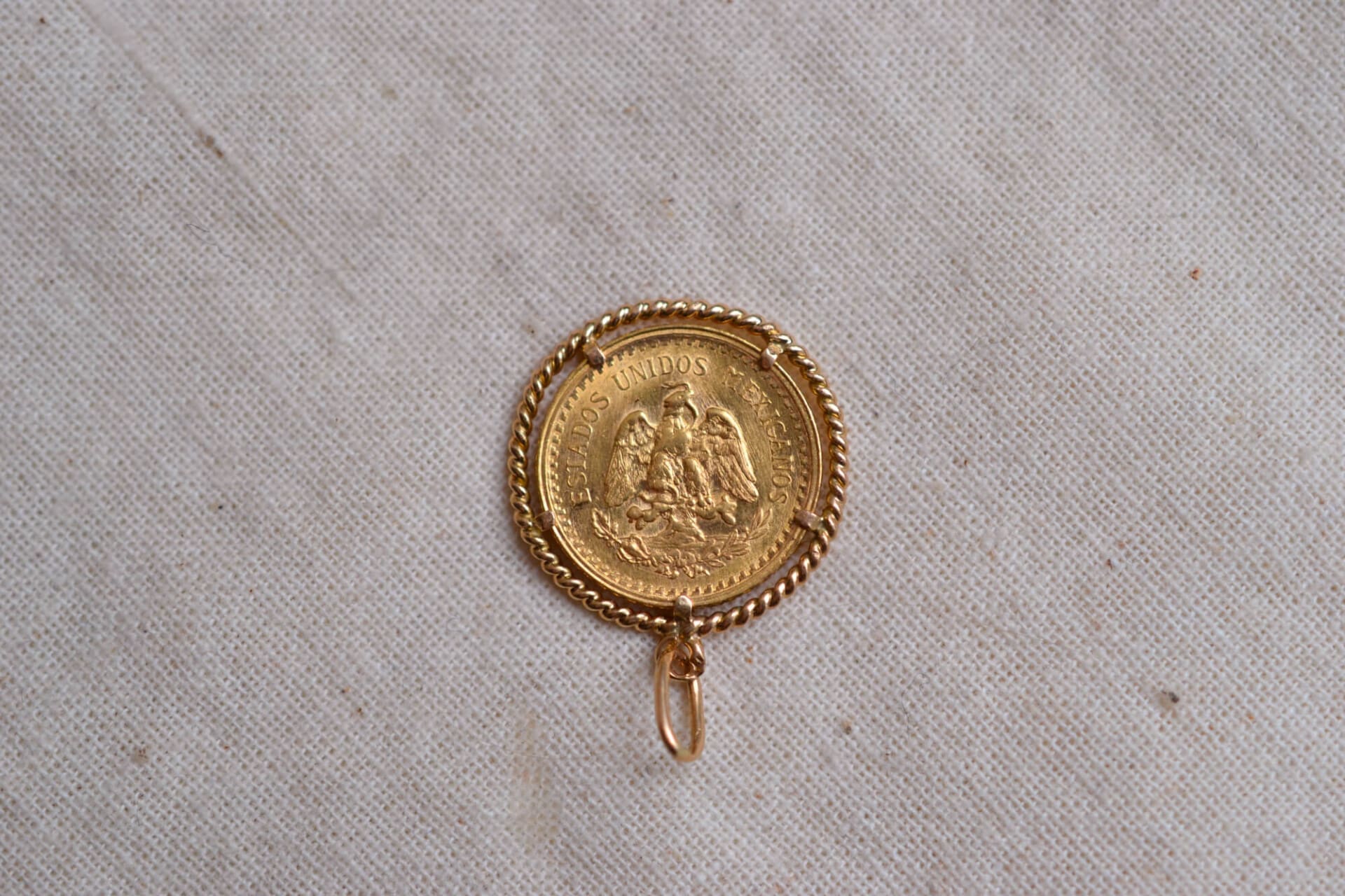 Pendentif peso mexicain