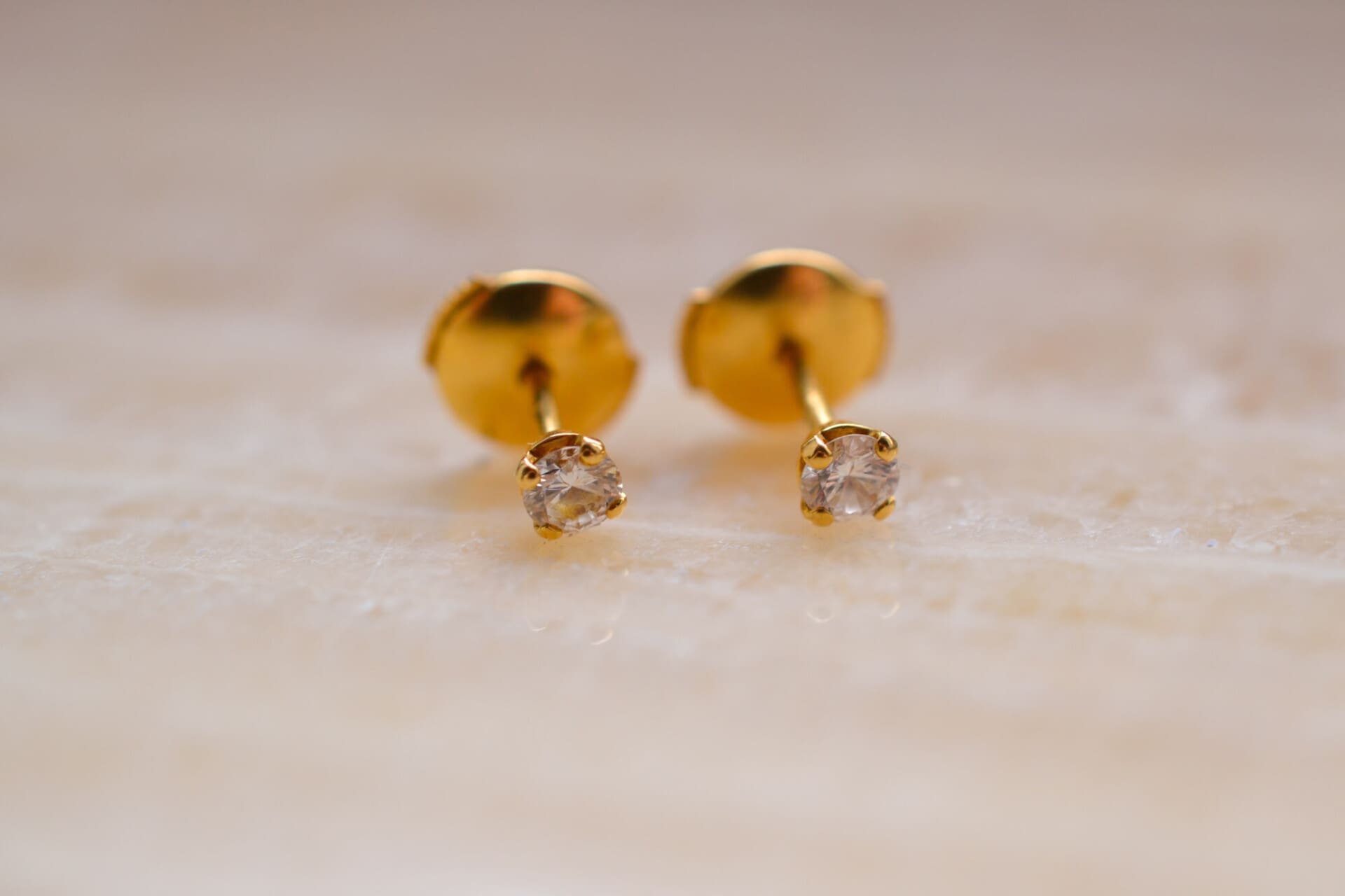 Puces d'oreilles Diamants carrés