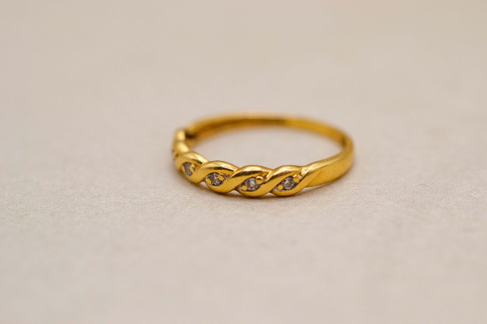Bague anneau torsadé Diamant