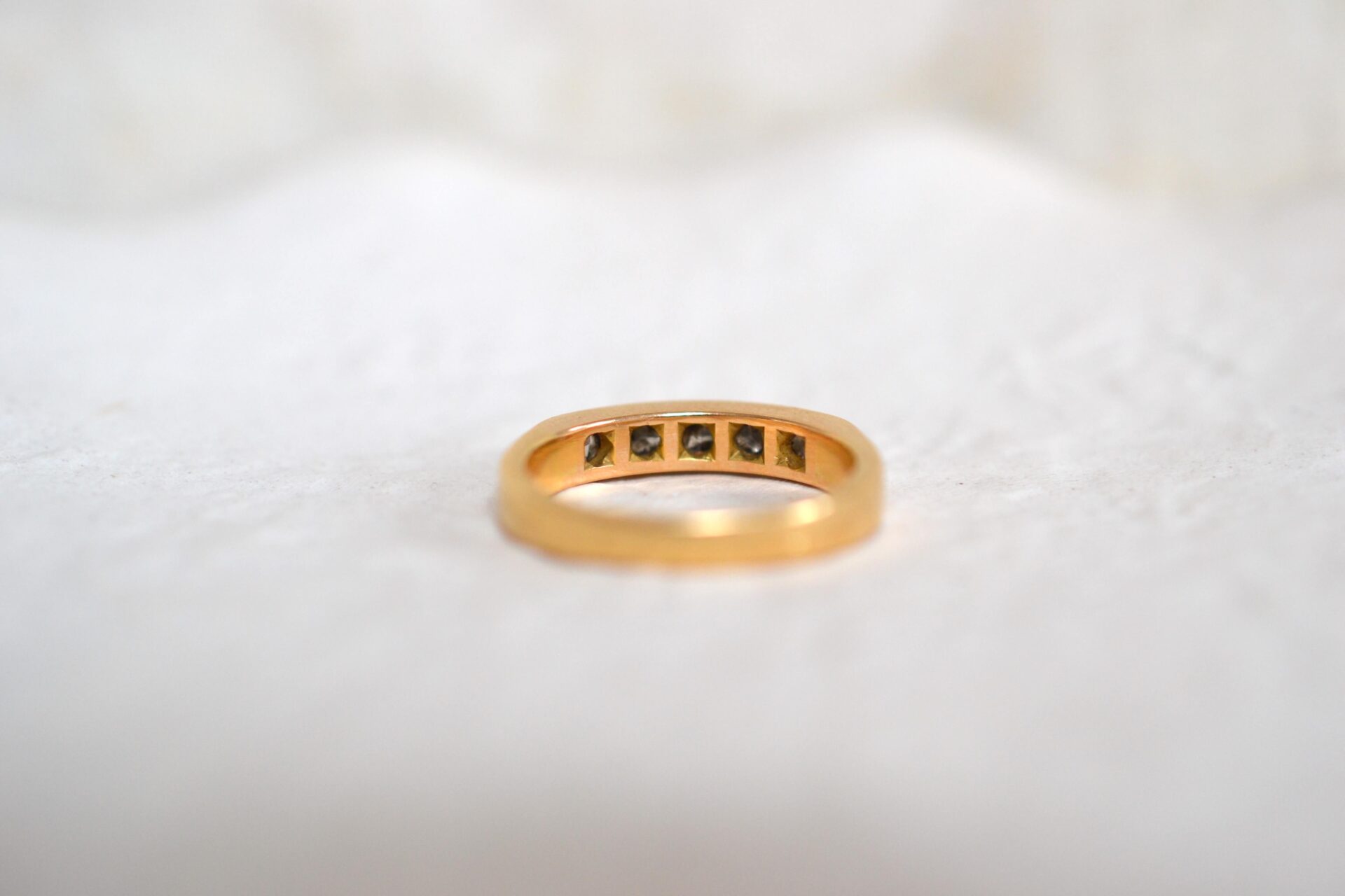 Bague jarretière Diamants sertis clos