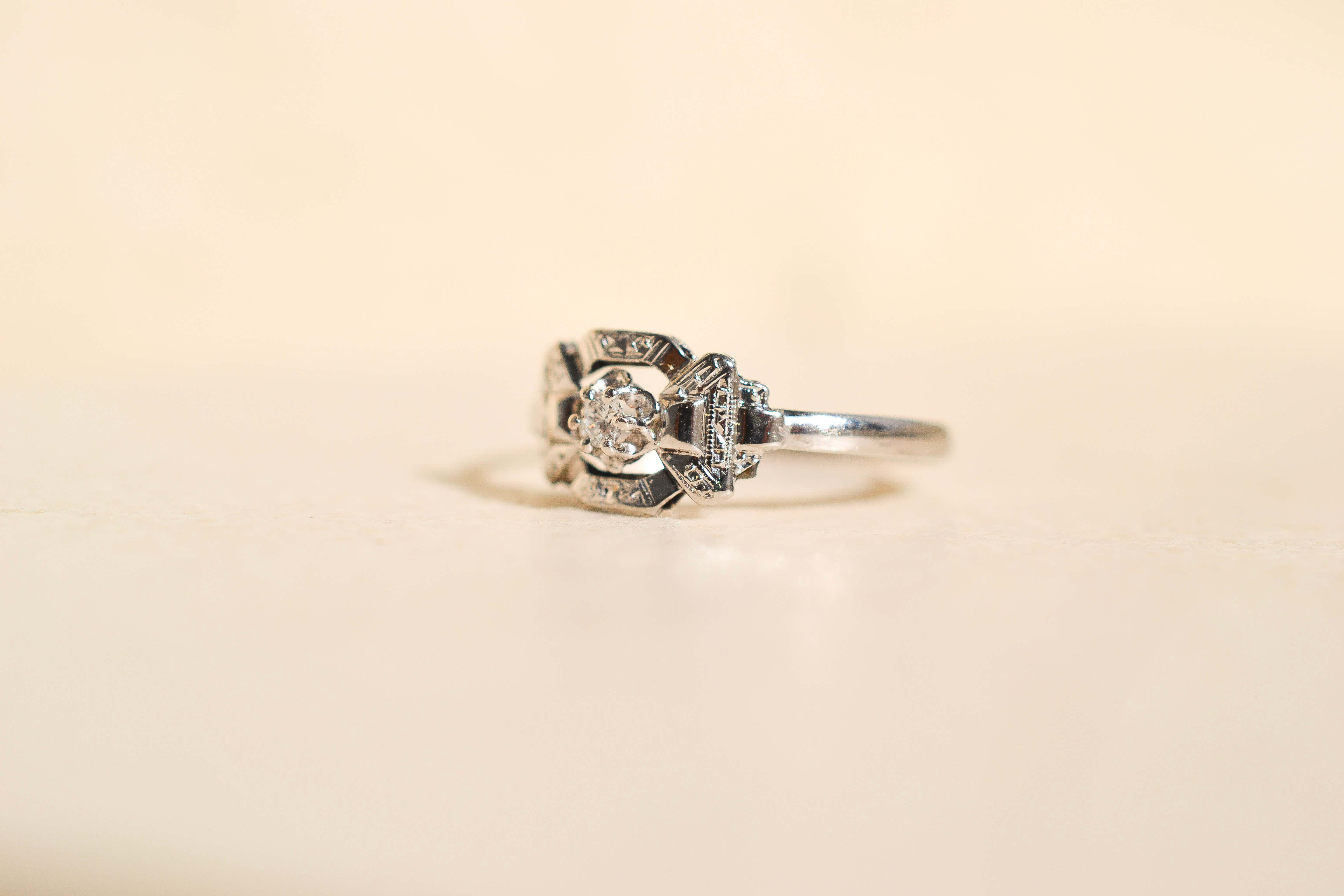 Bague Art Déco à monture ajourée