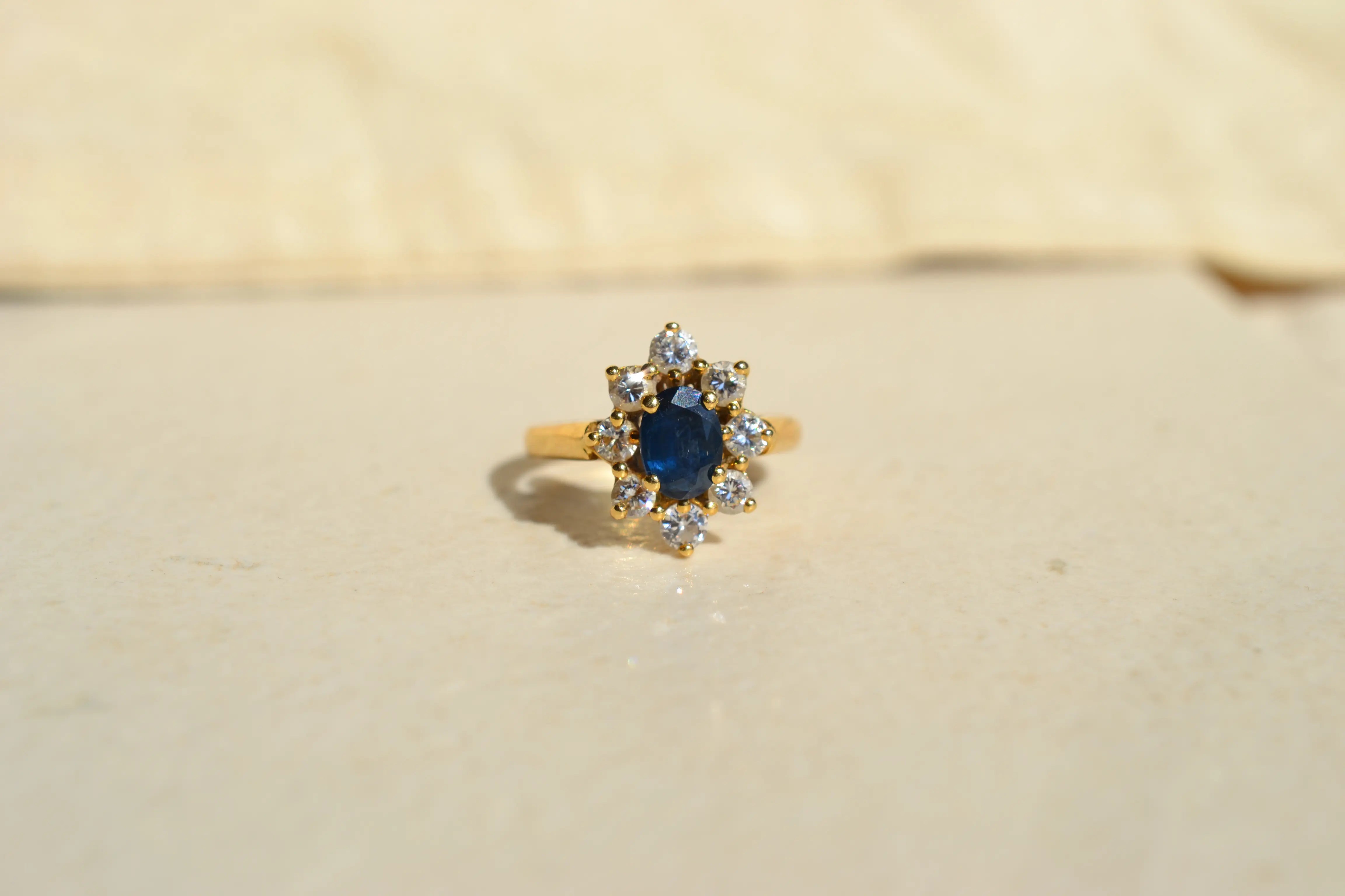 Bague Marguerite Saphir oval et Diamants