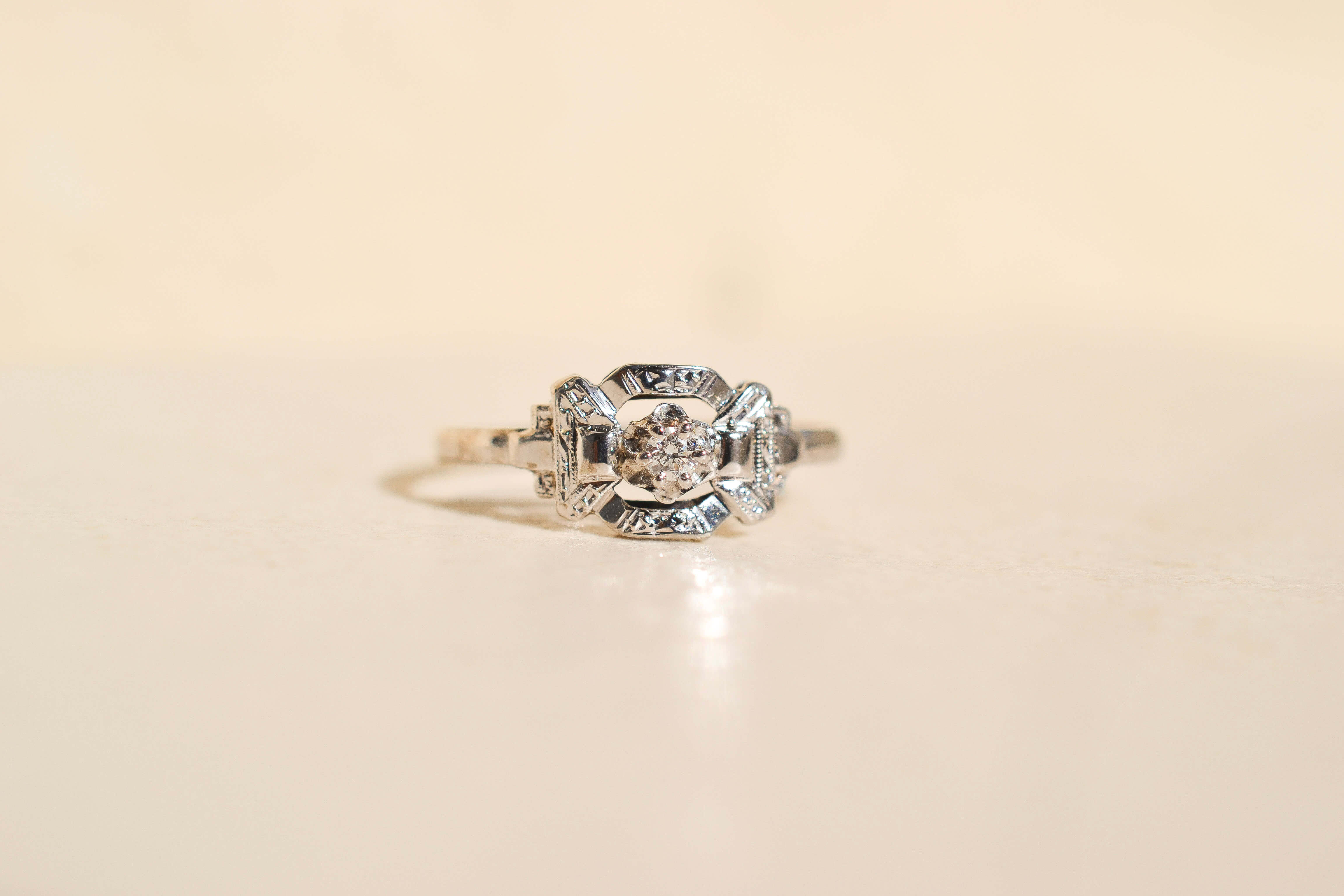 Bague Art Déco à monture ajourée