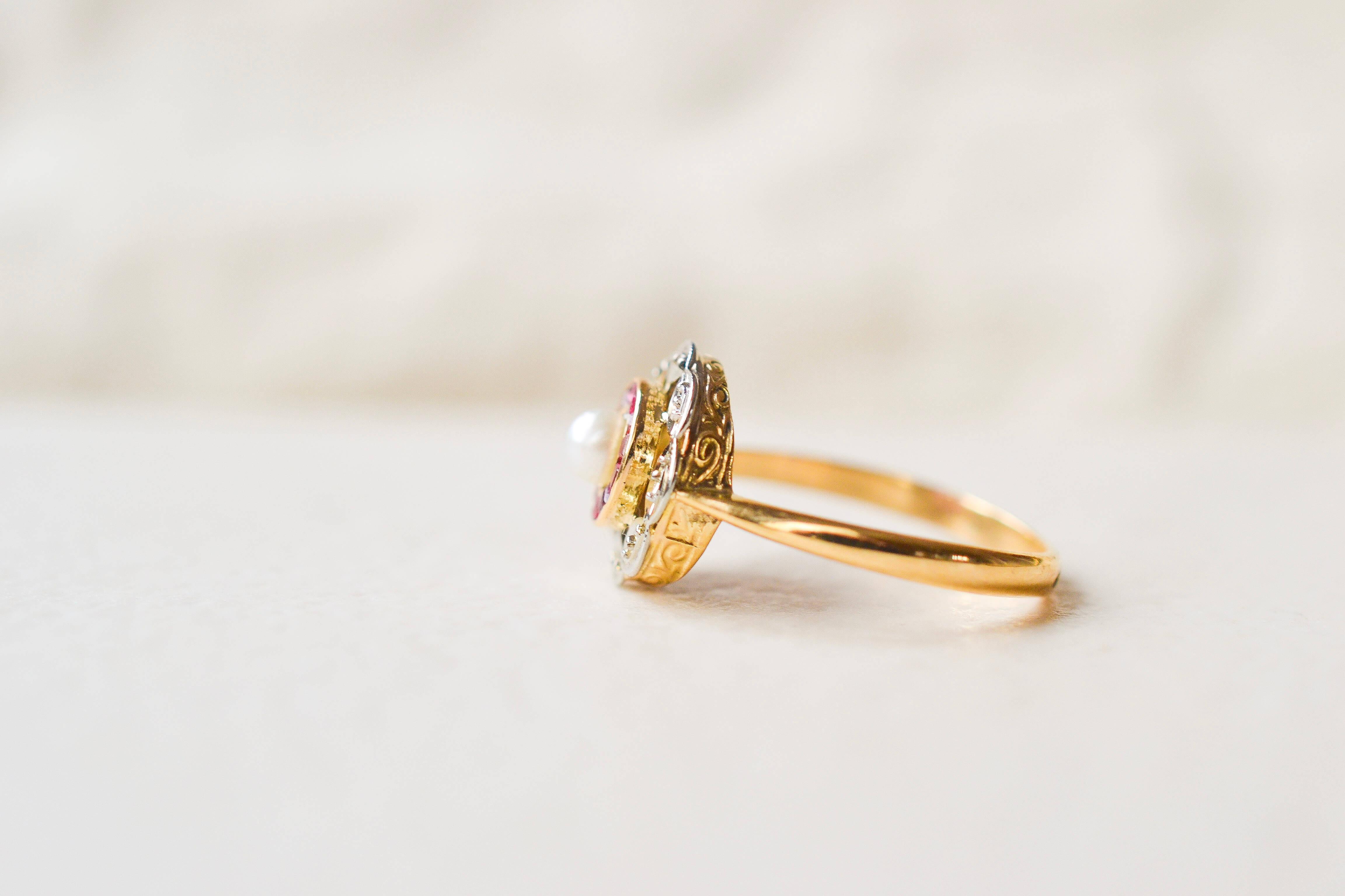 Bague circulaire 2 Ors Rubis et Perle