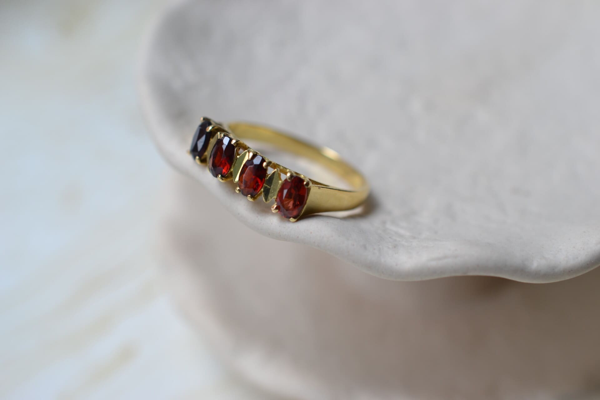 Bague jarretière Grenat Pyrope