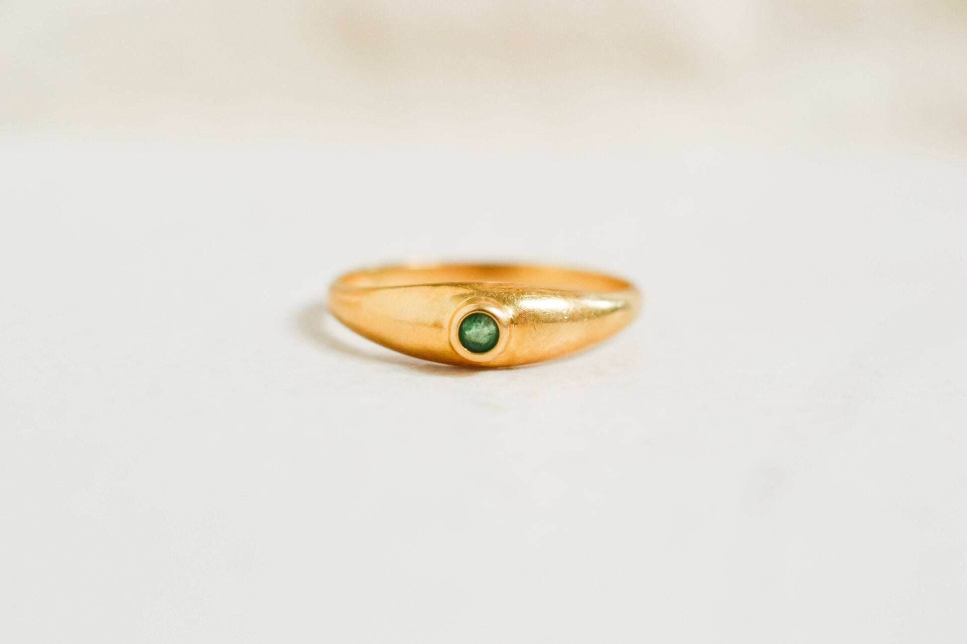 Bague demi-jonc Emeraude
