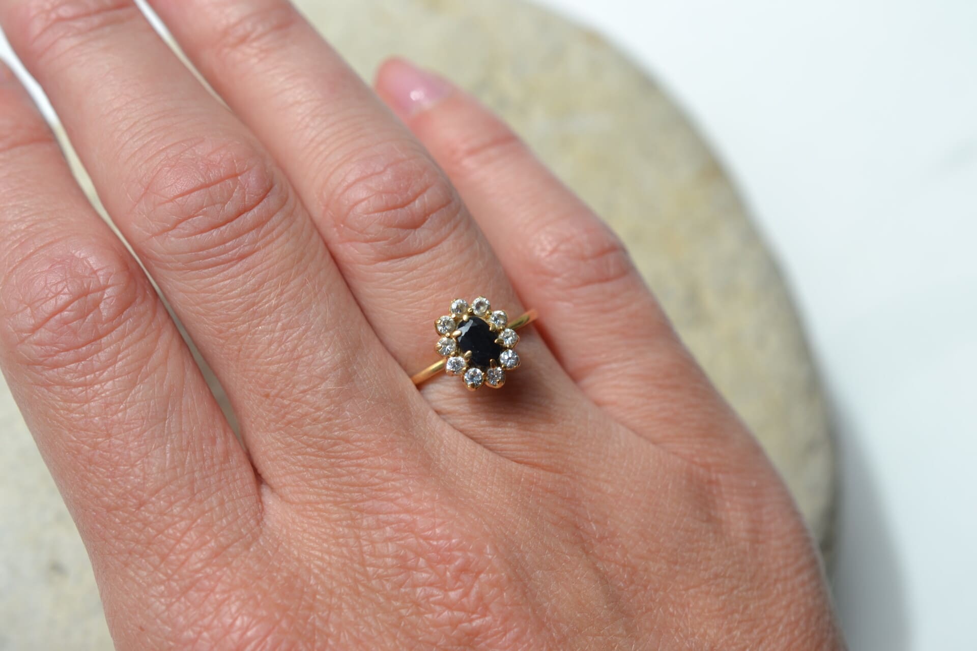 Bague Marguerite Saphir et Oxydes