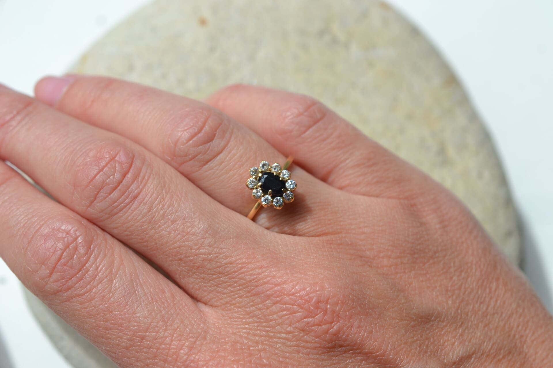 Bague Marguerite Saphir et Oxydes