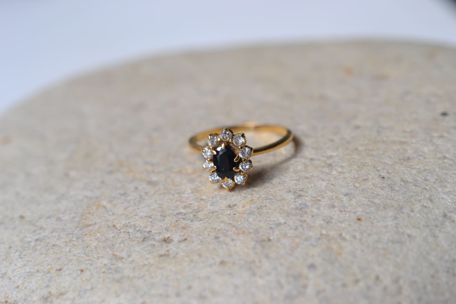 Bague Marguerite Saphir et Oxydes
