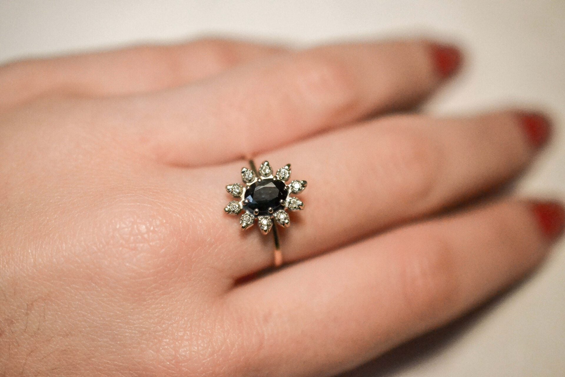 Bague Marguerite Or blanc Saphir Diamants