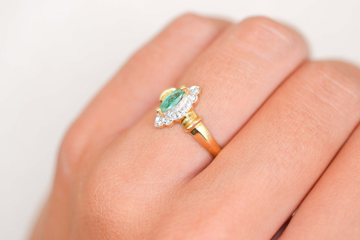 Bague navette Emeraude épaulée Diamants