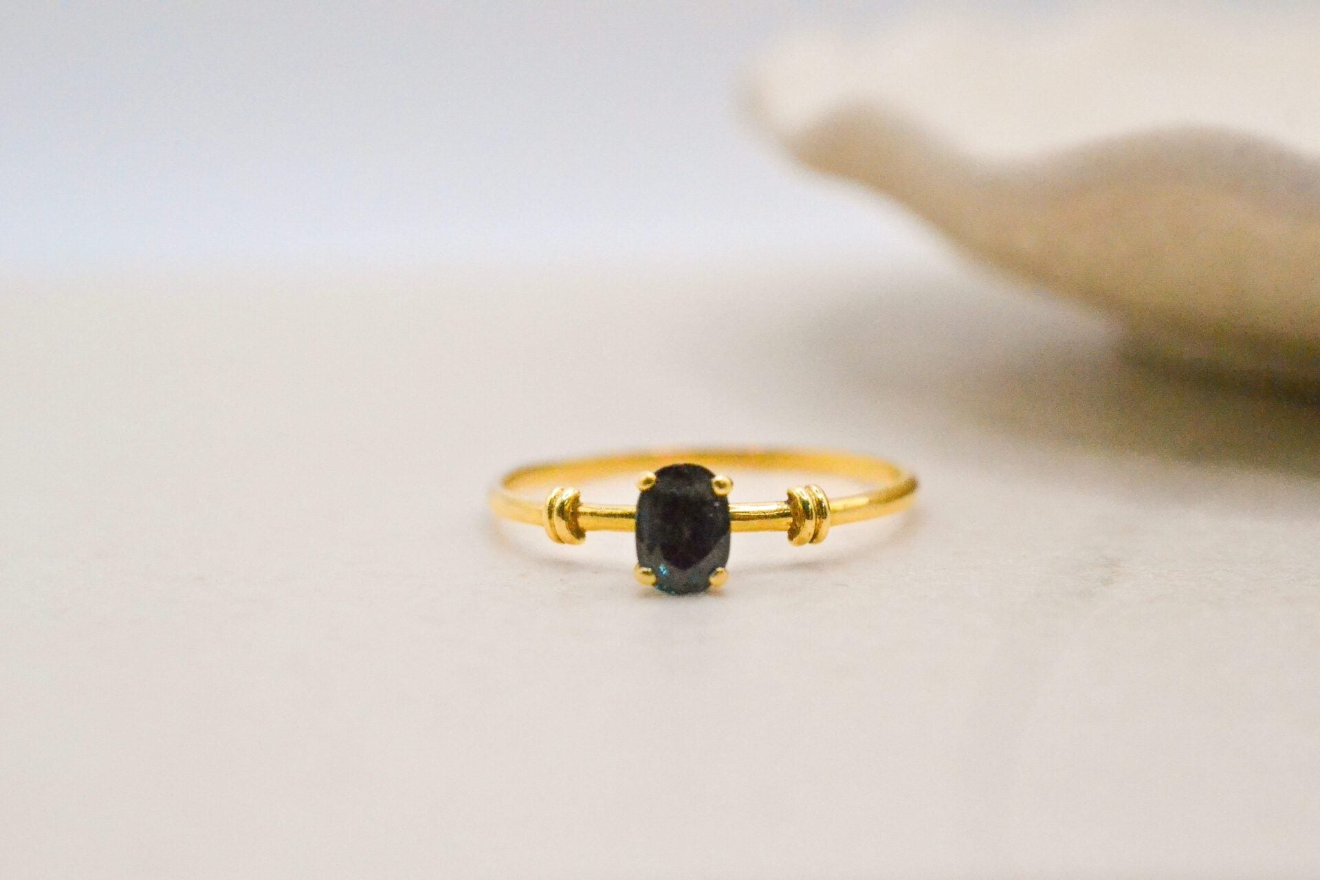 Bague solitaire Or jaune et Saphir
