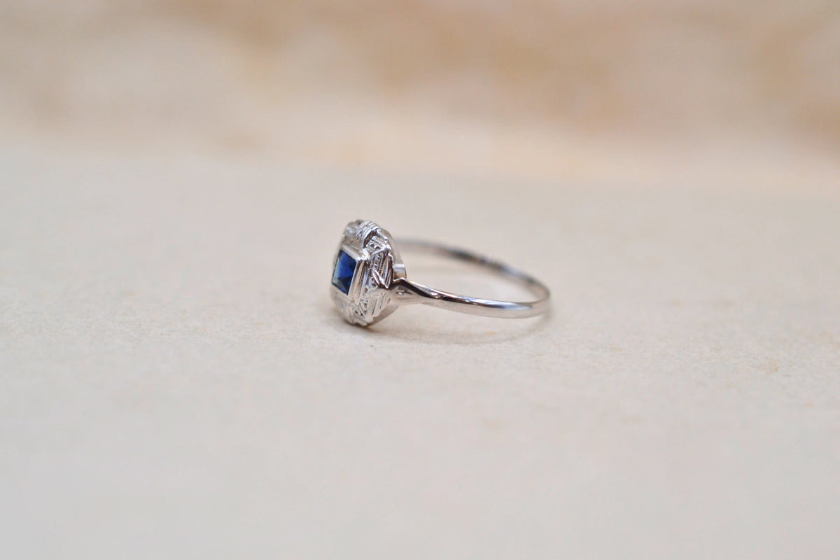 Bague Art Deco Saphir Or blanc