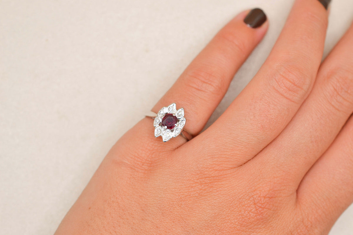 Bague Marguerite navette Rubis Diamants