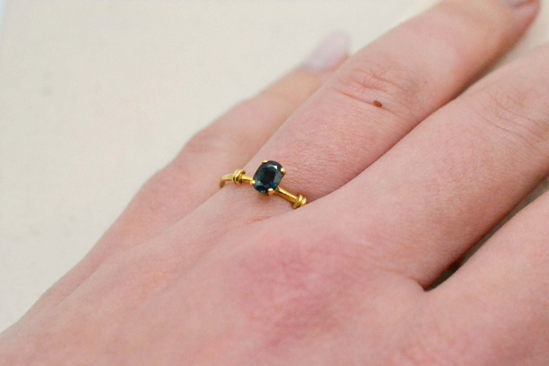 Bague solitaire Or jaune et Saphir