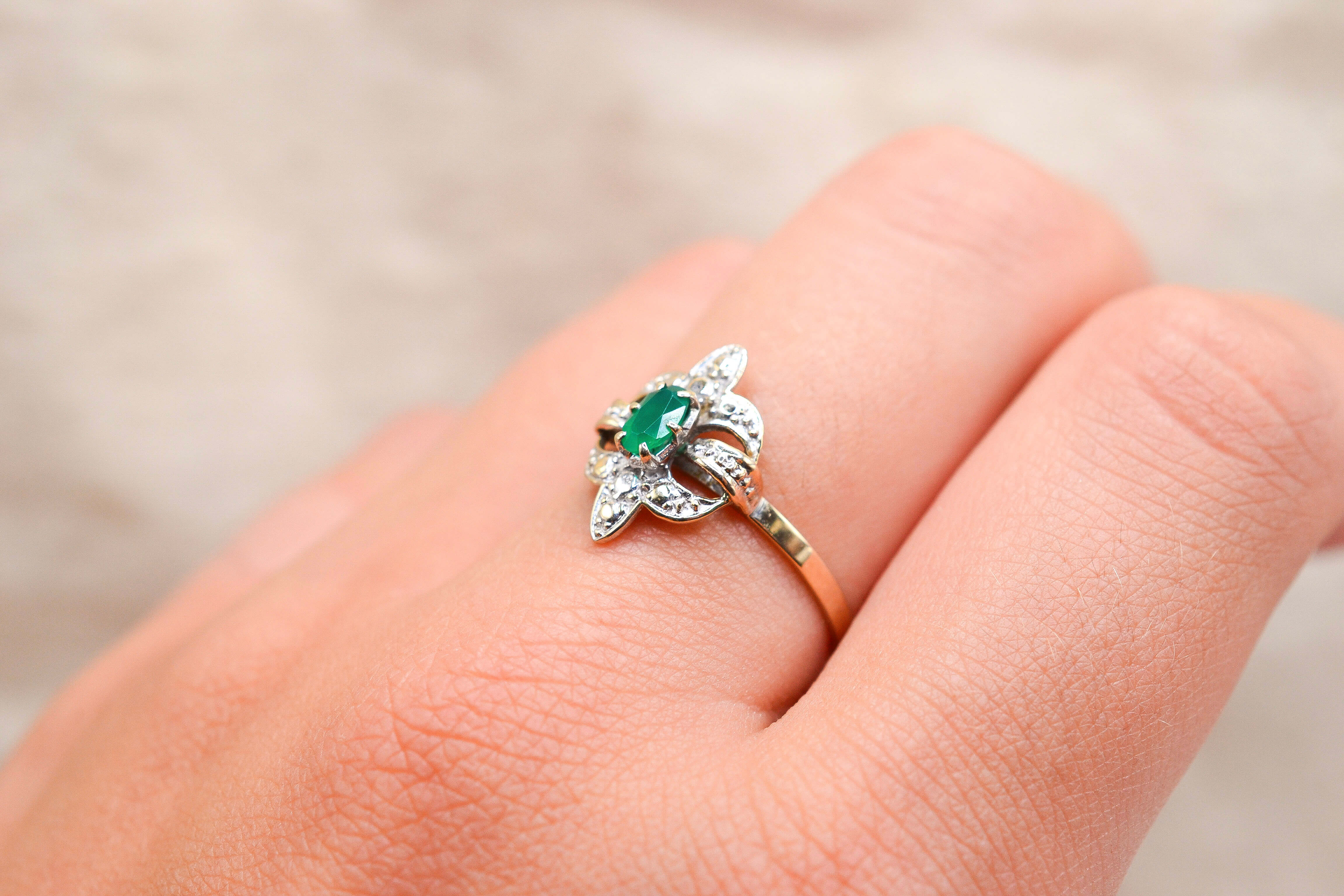 Bague fleur de lys Calcédoine