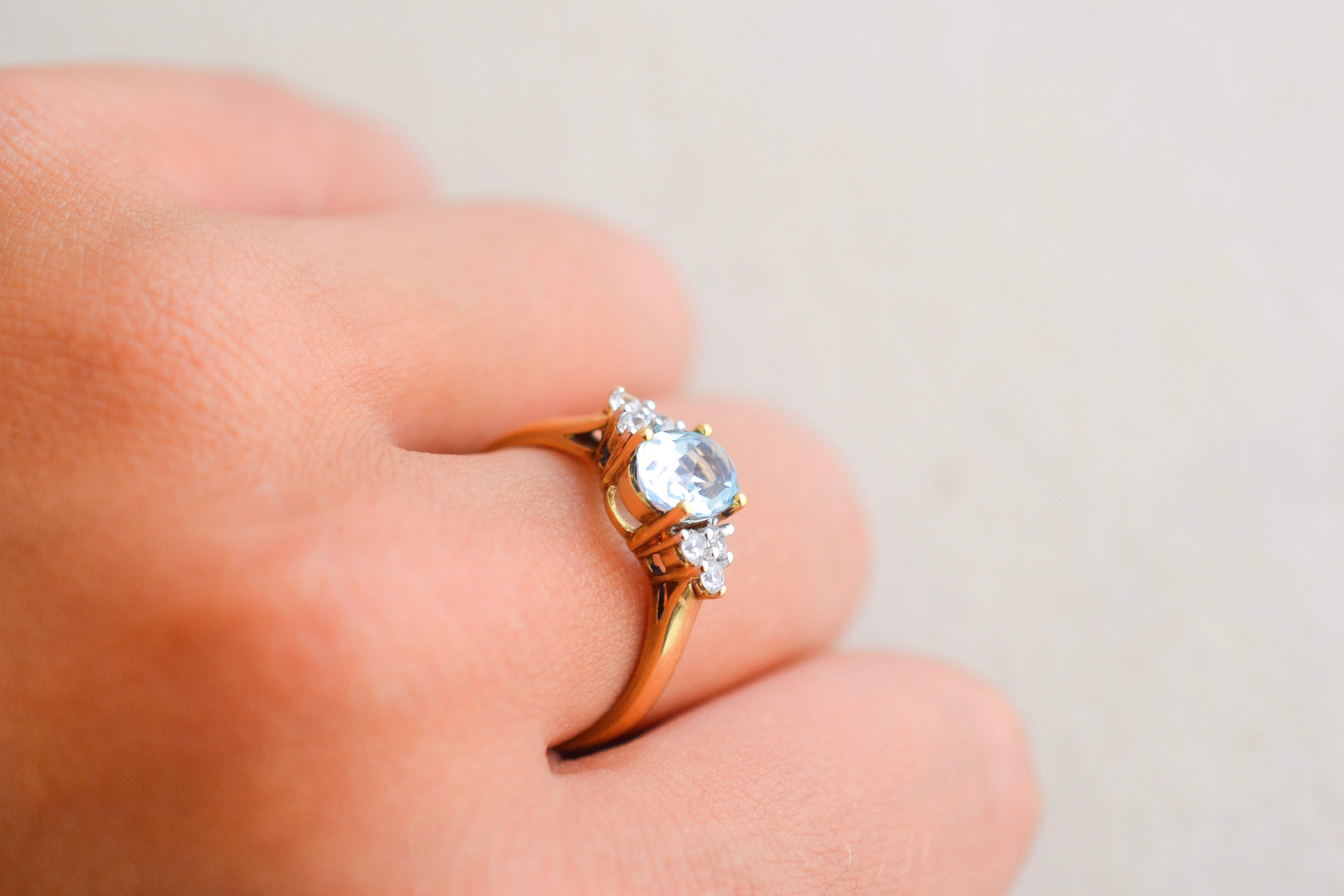 Bague Topaze épaulée trilogie