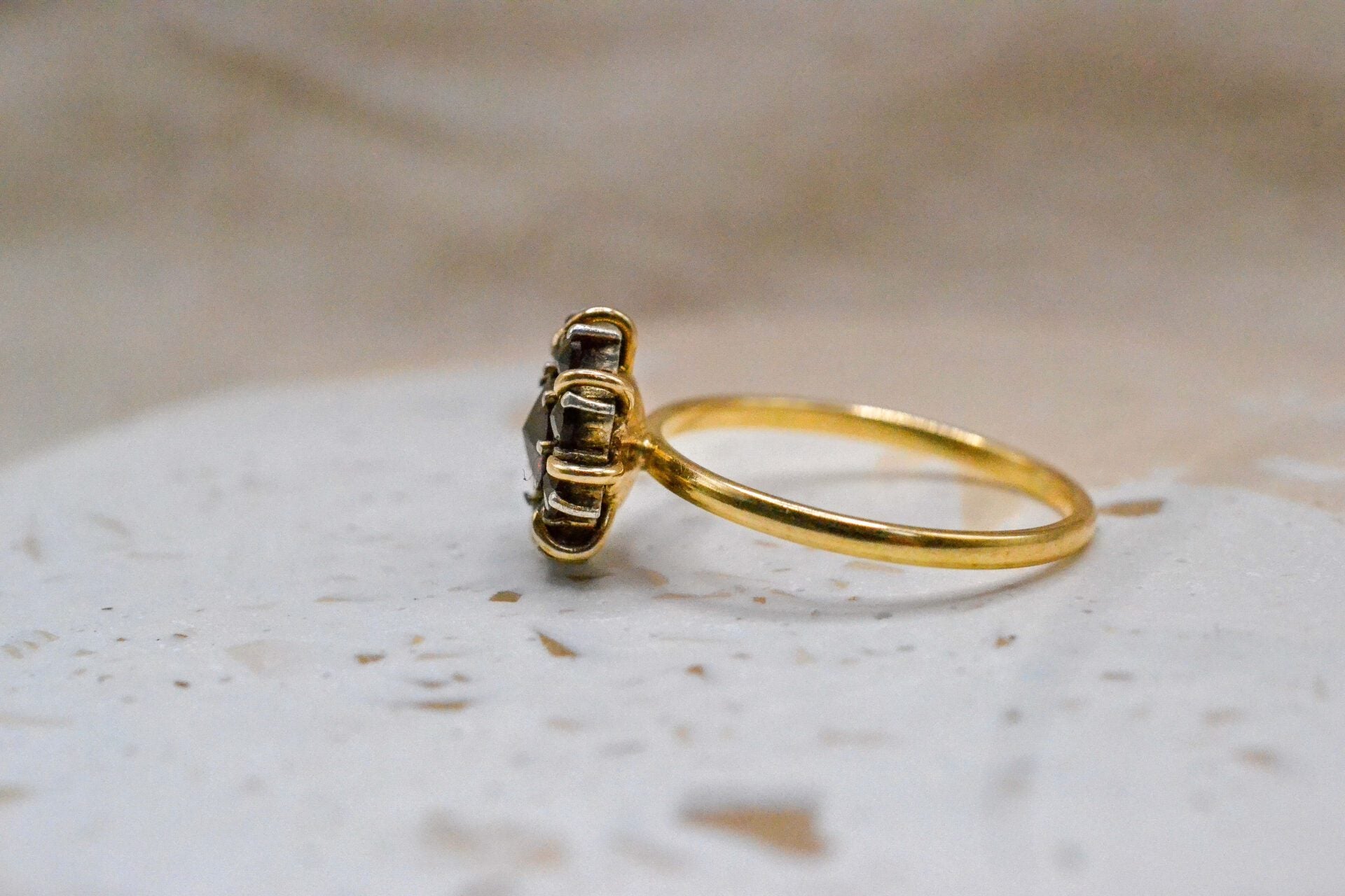Bague fleur Or jaune Grenat