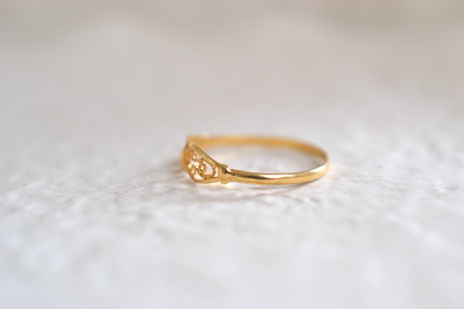 Bague ajourée décor filigranes