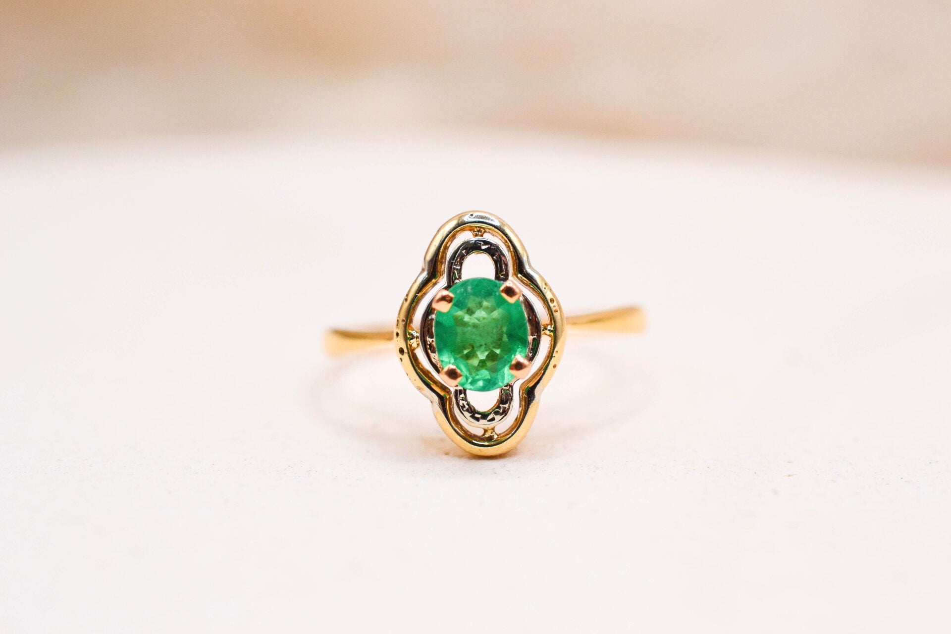 Bague Emeraude polylobée