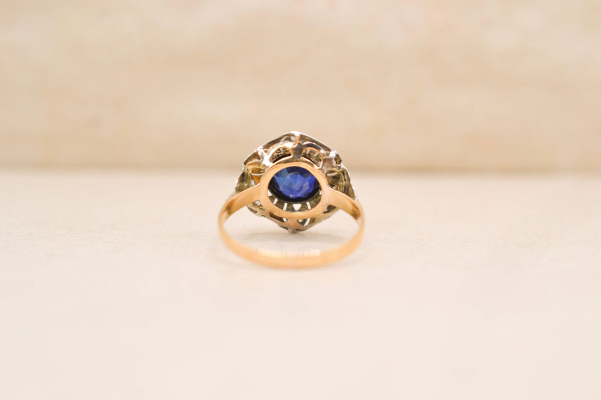 Bague Art Déco Saphir synthétique Diamants