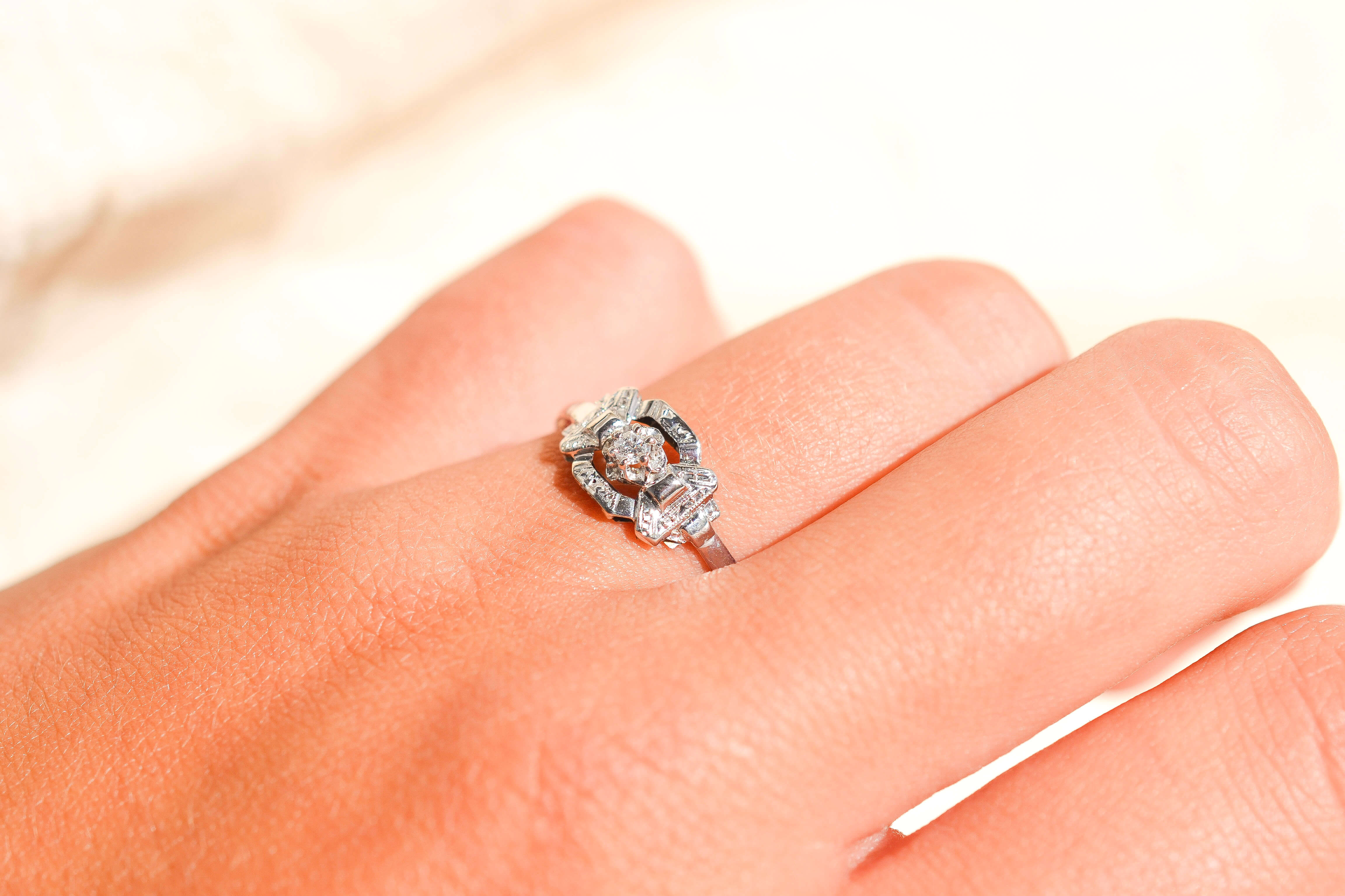 Bague Art Déco à monture ajourée