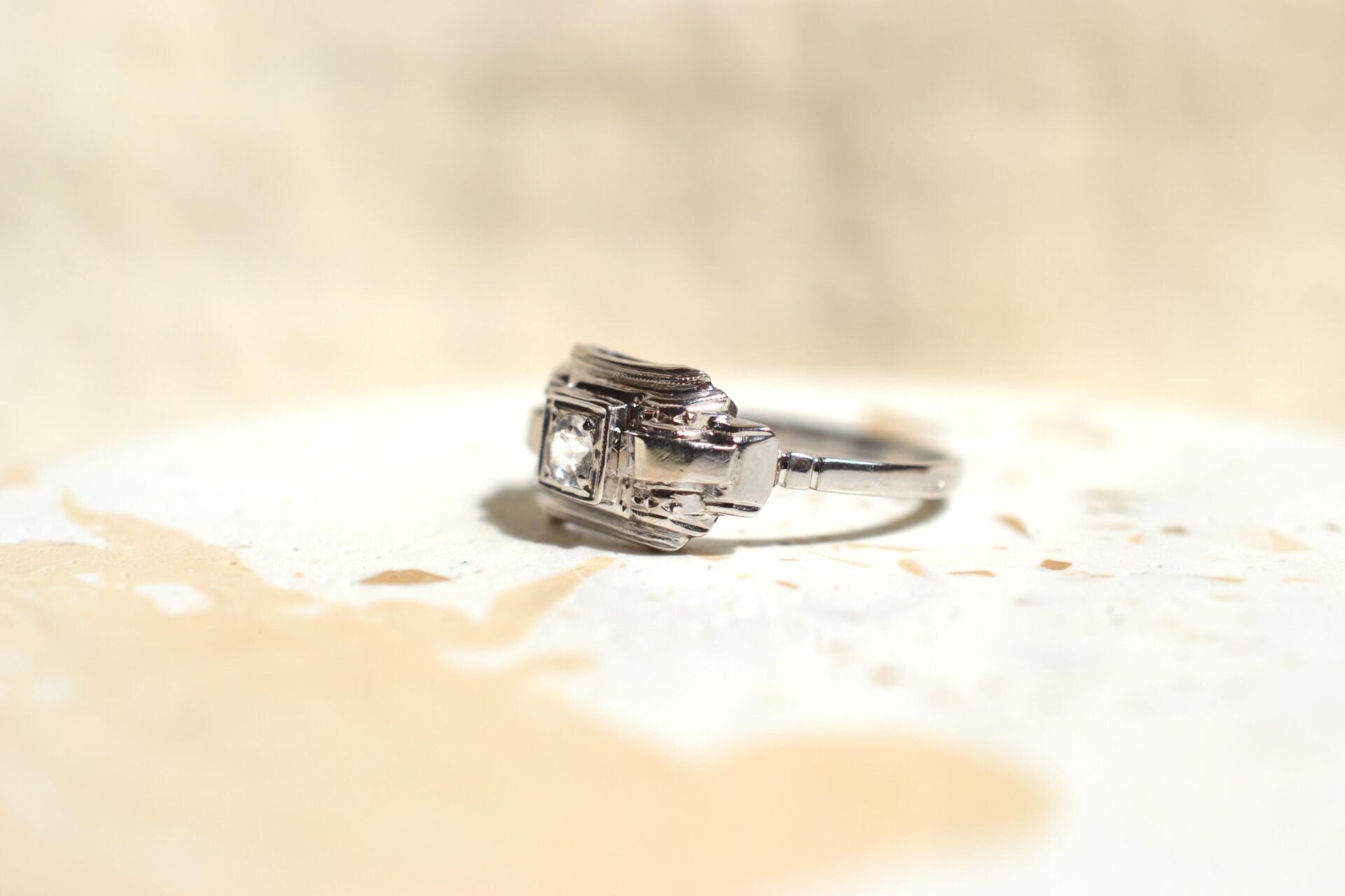 Bague Art Déco rétro moderniste oxyde monture carrée